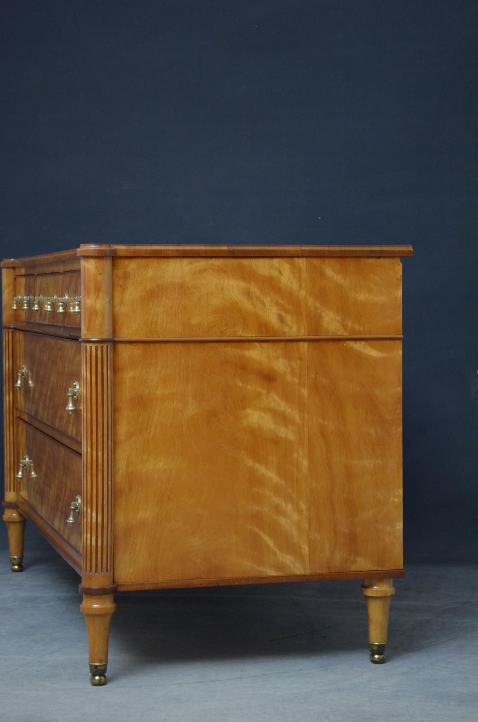 Late 19th Century English Chest of Drawers in Satinwood 12