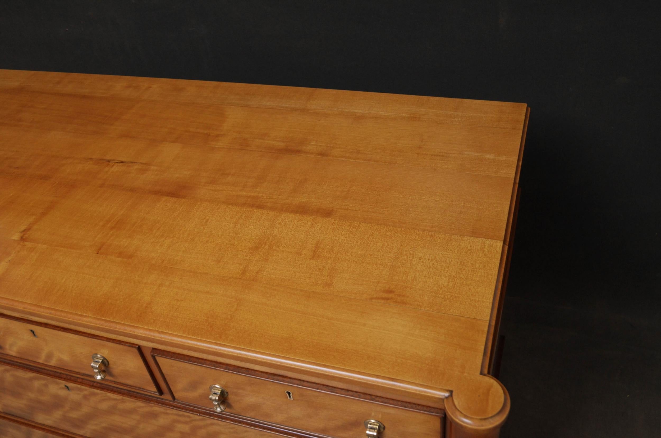 Late 19th Century English Chest of Drawers in Satinwood 1