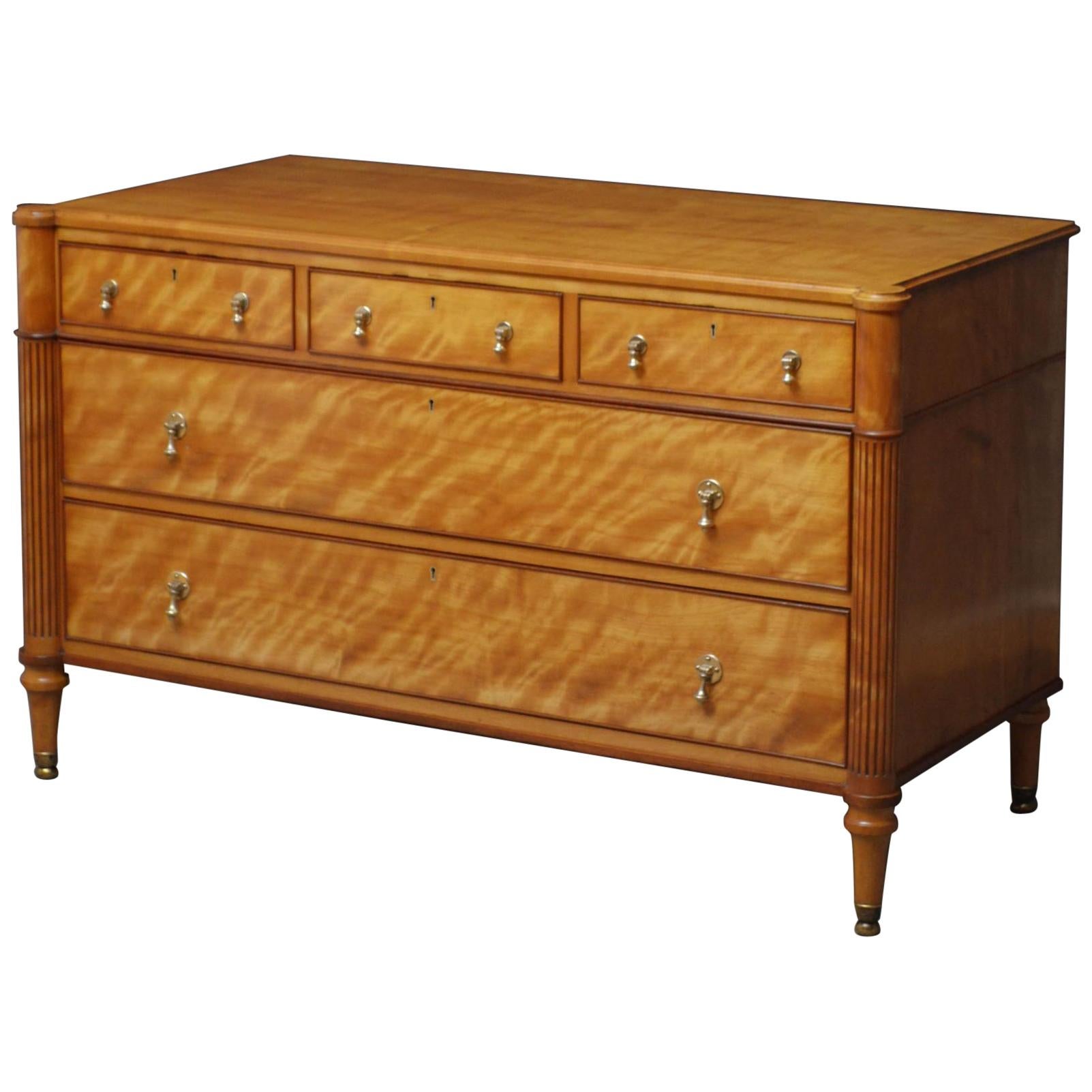 Late 19th Century English Chest of Drawers in Satinwood