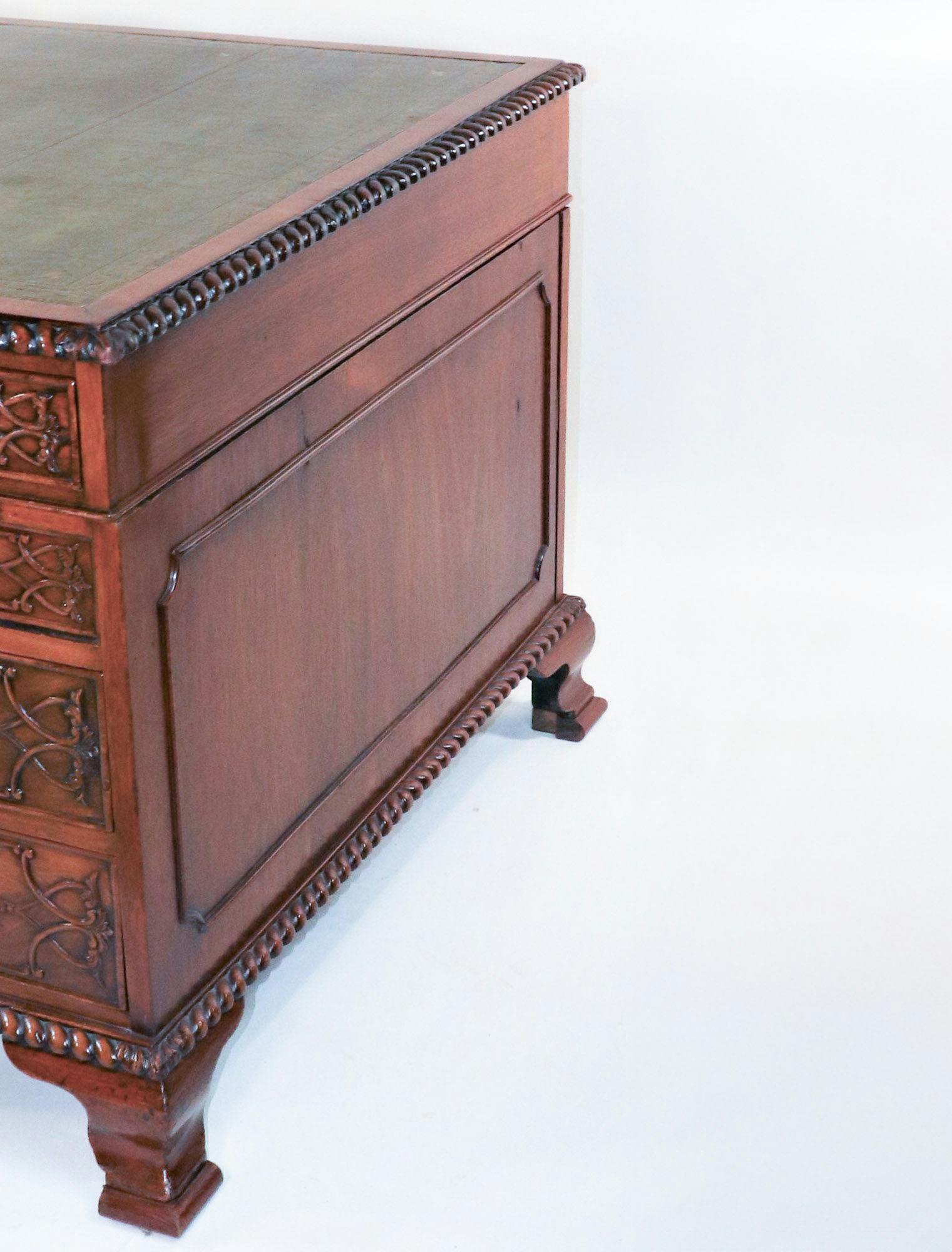 Late 19th Century English Chippendale Style Mahogany Partners Desk For Sale 2