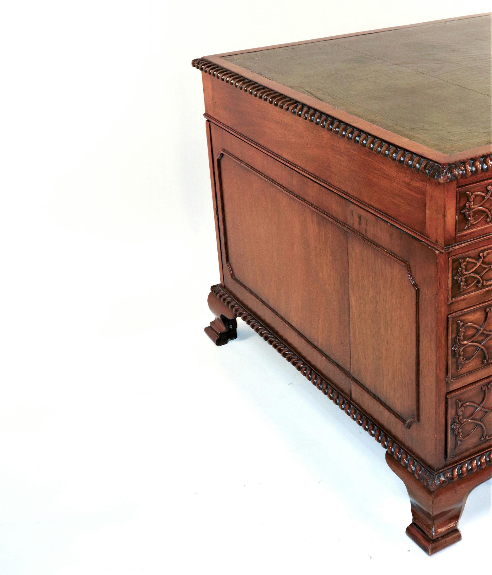Late 19th Century English Chippendale Style Mahogany Partners Desk For Sale 3