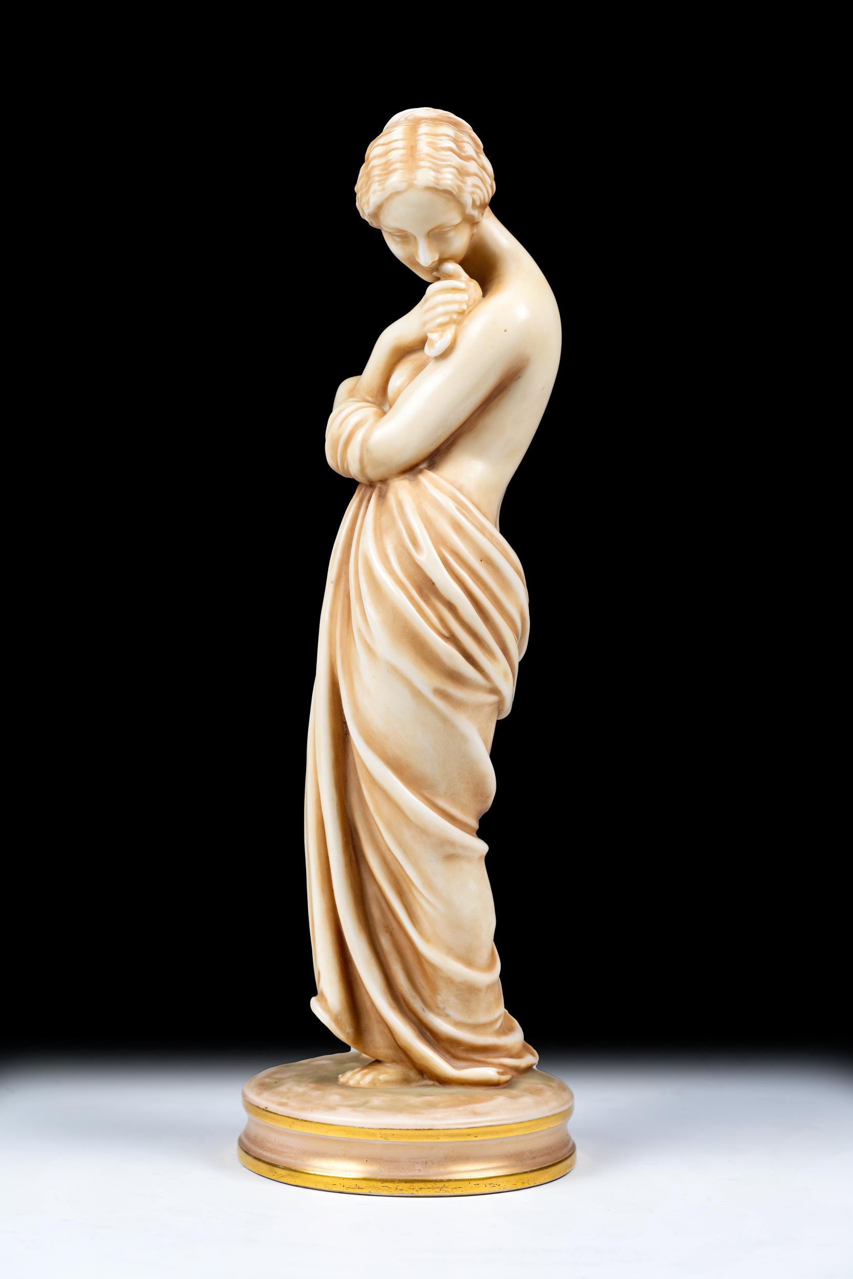 Neoclassico Figurina classica inglese di una fanciulla della fine del XIX secolo di Royal Worcester in vendita