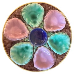 Plato de ostra de mayólica de colores inglesa de finales del siglo XIX