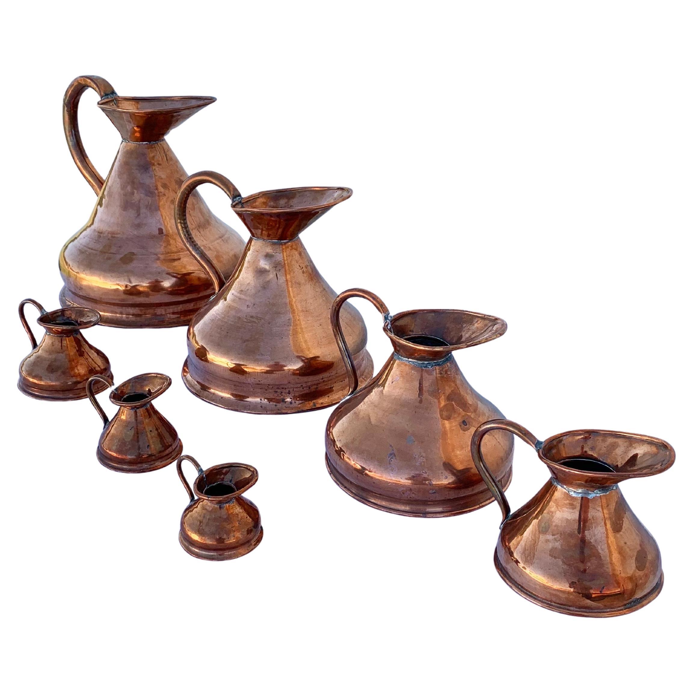 Brocche da pagliaio in rame della fine del XIX secolo - Set di sette brocche