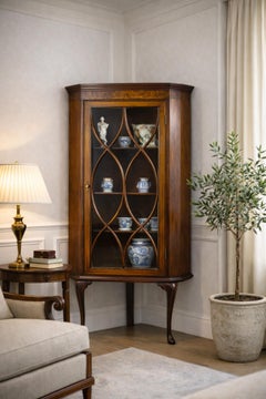 Late 19th Century English Corner Display Cabinet in Brown