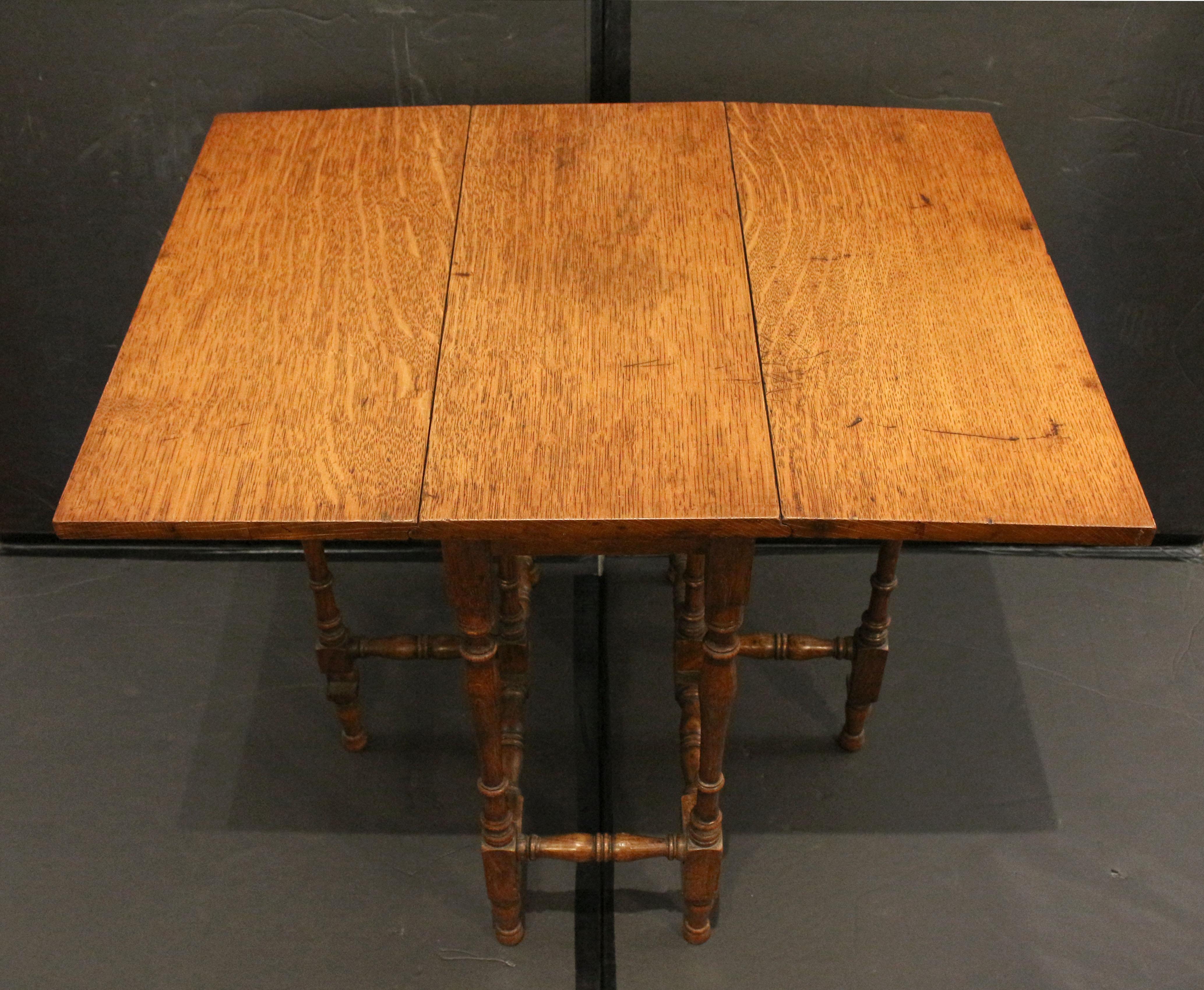 Victorian Late 19th Century English Country Oak Sutherland Table