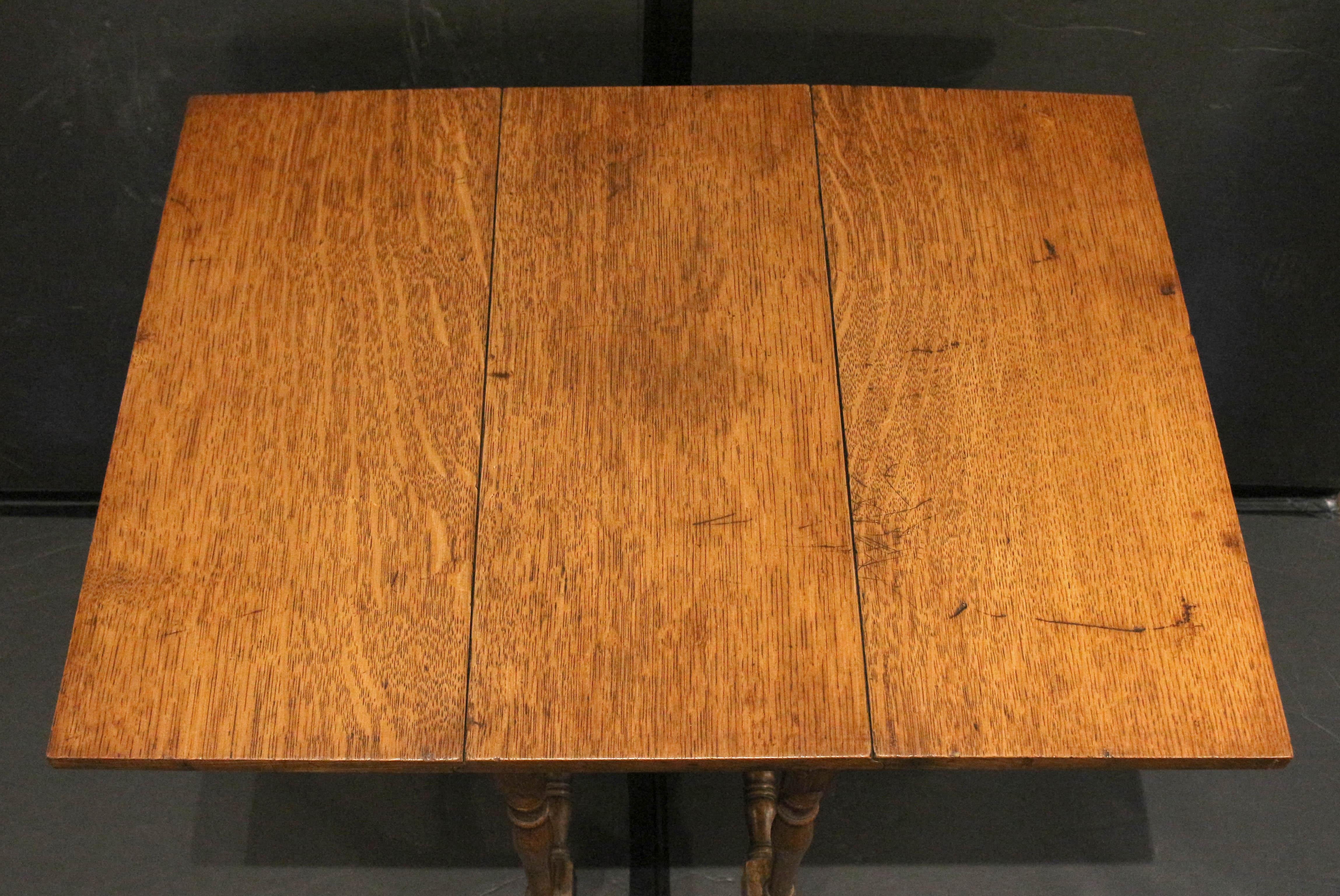Late 19th Century English Country Oak Sutherland Table 1