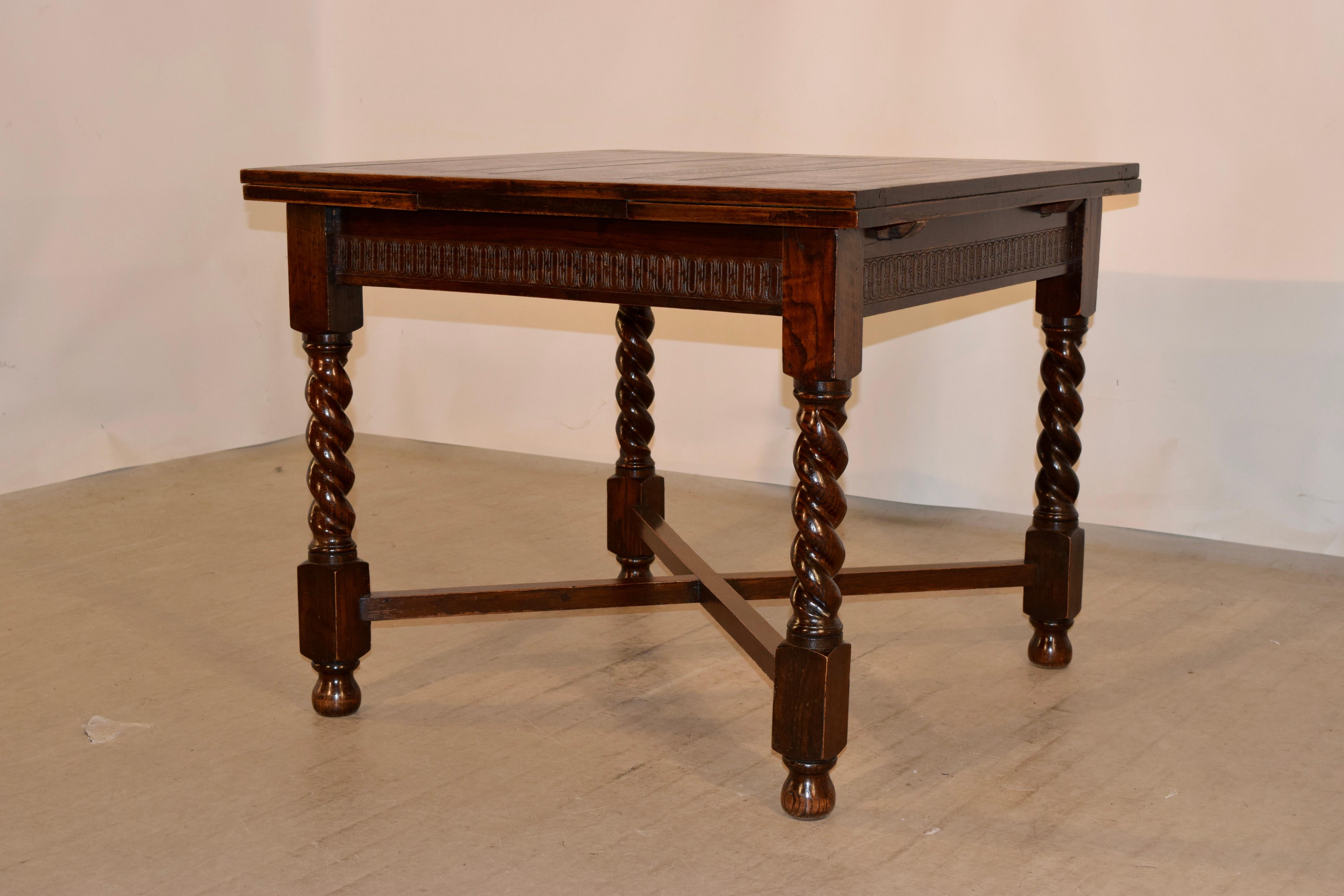 Victorian Late 19th Century English Draw Leaf Table