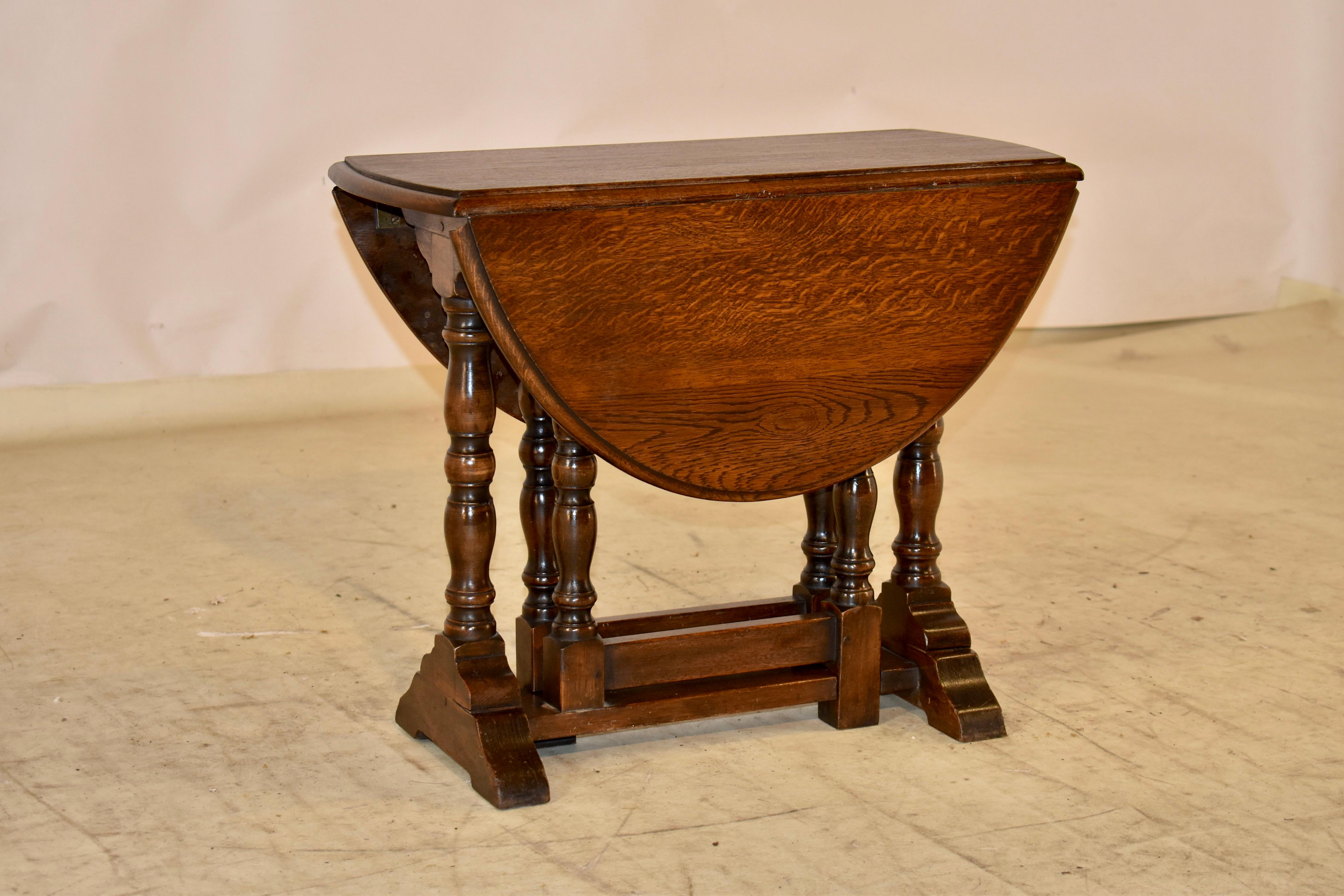 Late Victorian Late 19th Century English Drop Leaf Table For Sale
