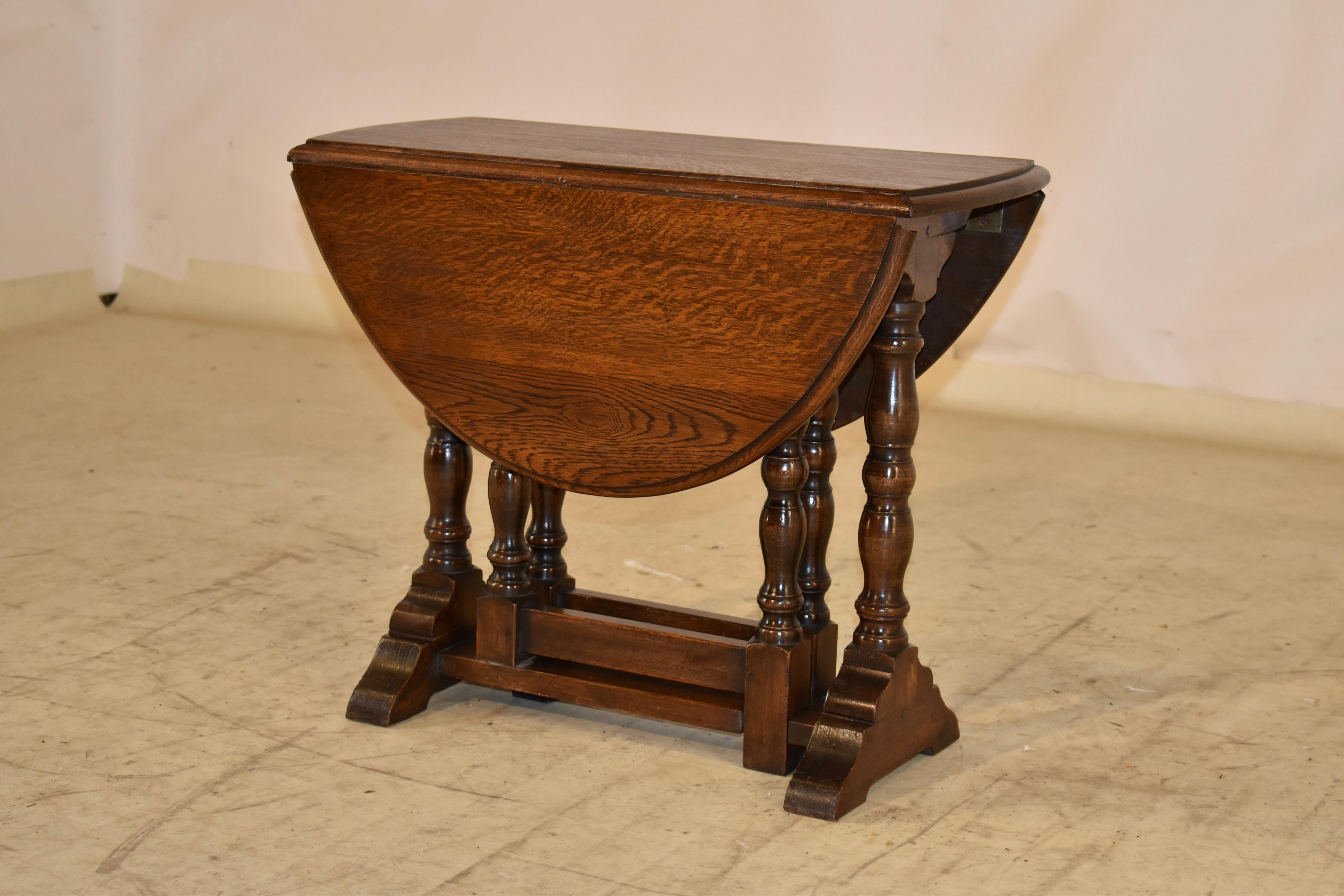 Late 19th Century English Drop Leaf Table In Good Condition For Sale In High Point, NC