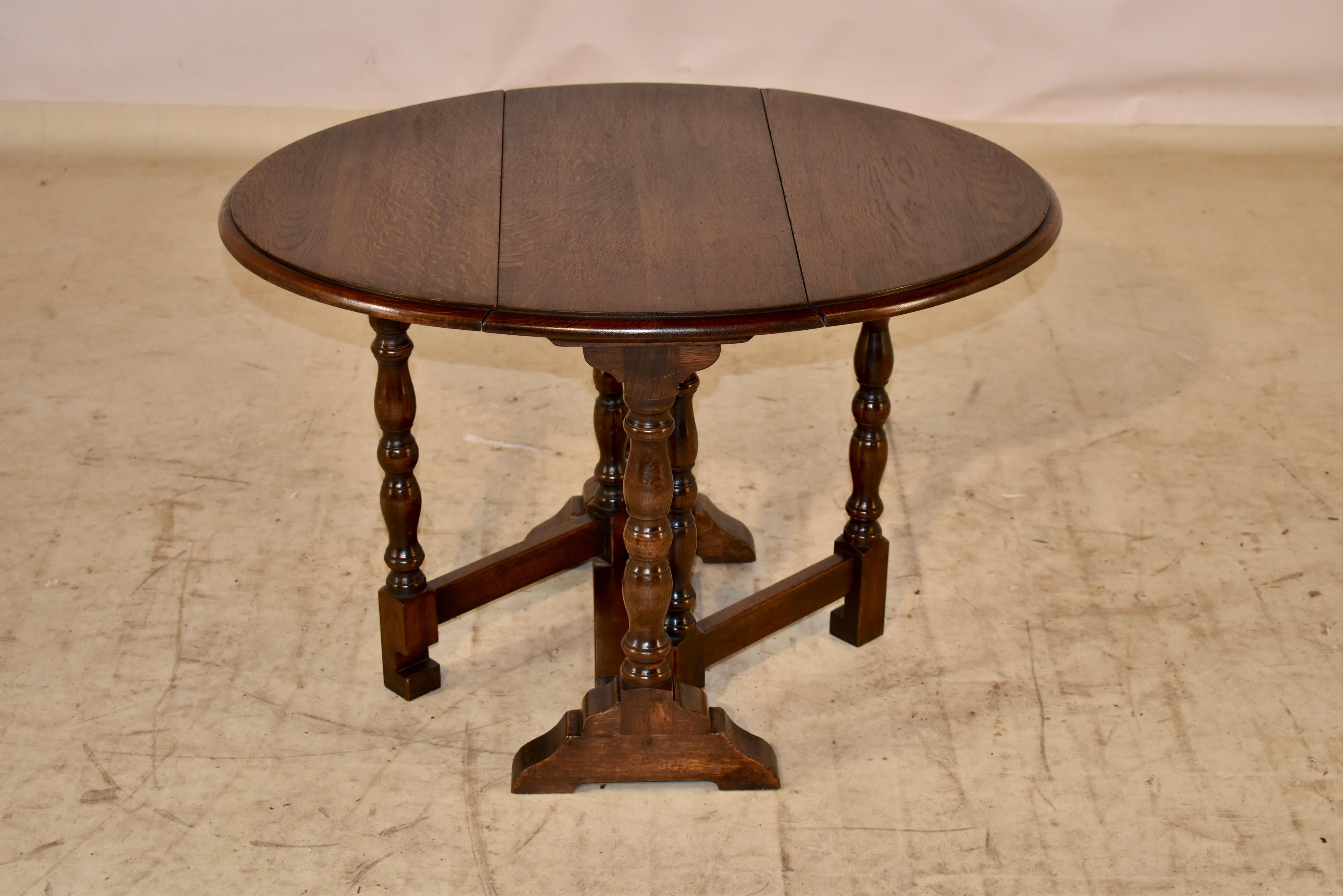 Oak Late 19th Century English Drop Leaf Table For Sale