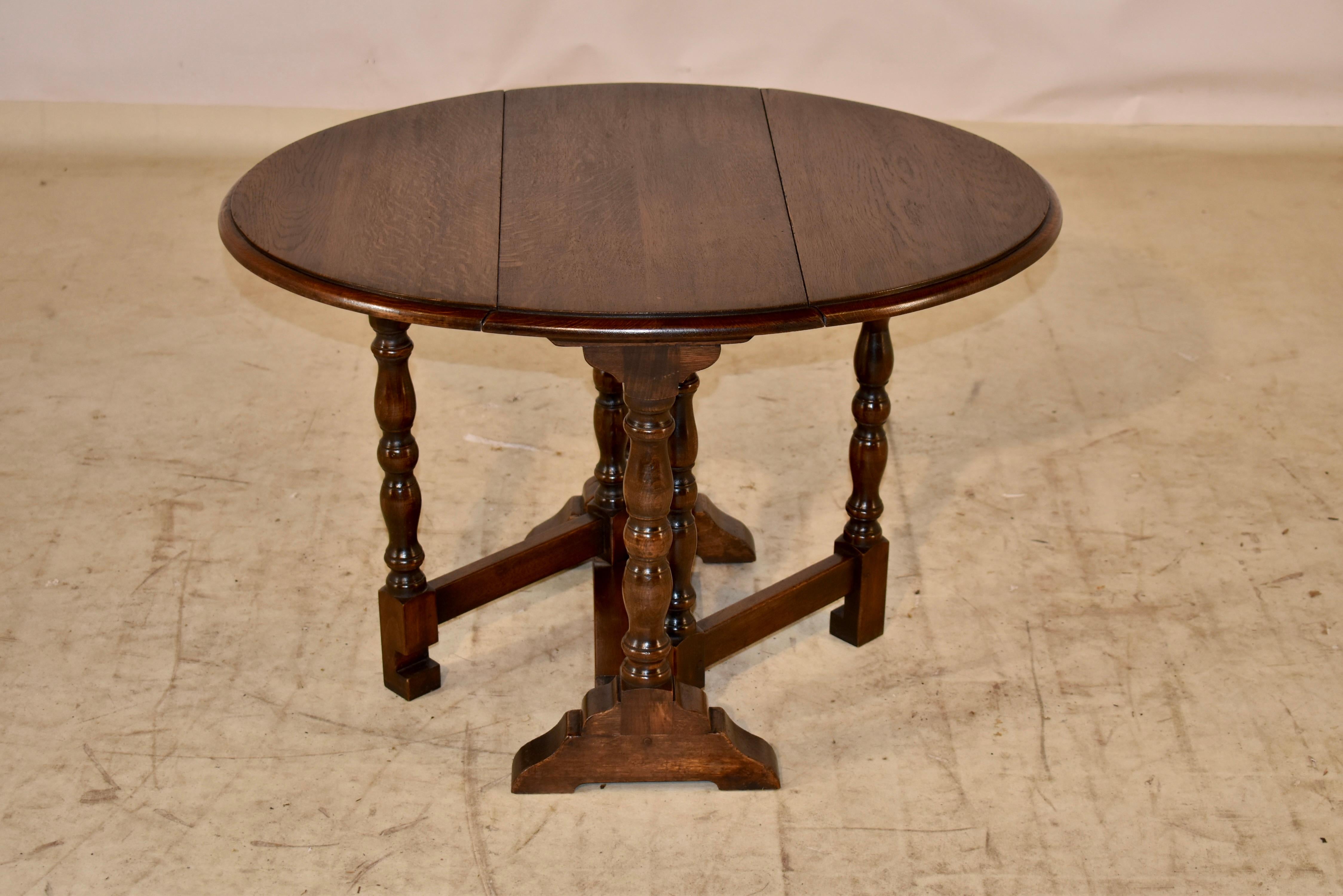 Late Victorian Late 19th Century English Drop Leaf Table For Sale