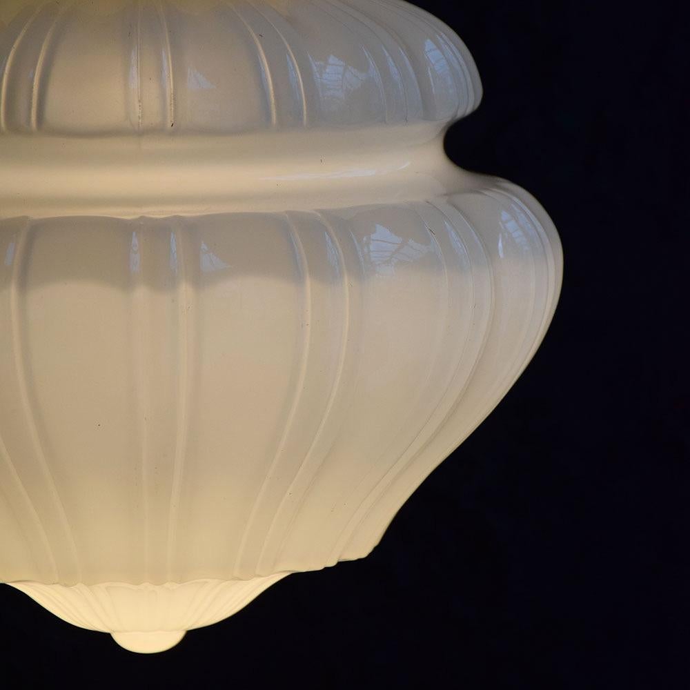 Late 19th Century English Fluted Opaque Moonstone Glass Shade In Good Condition In London, GB