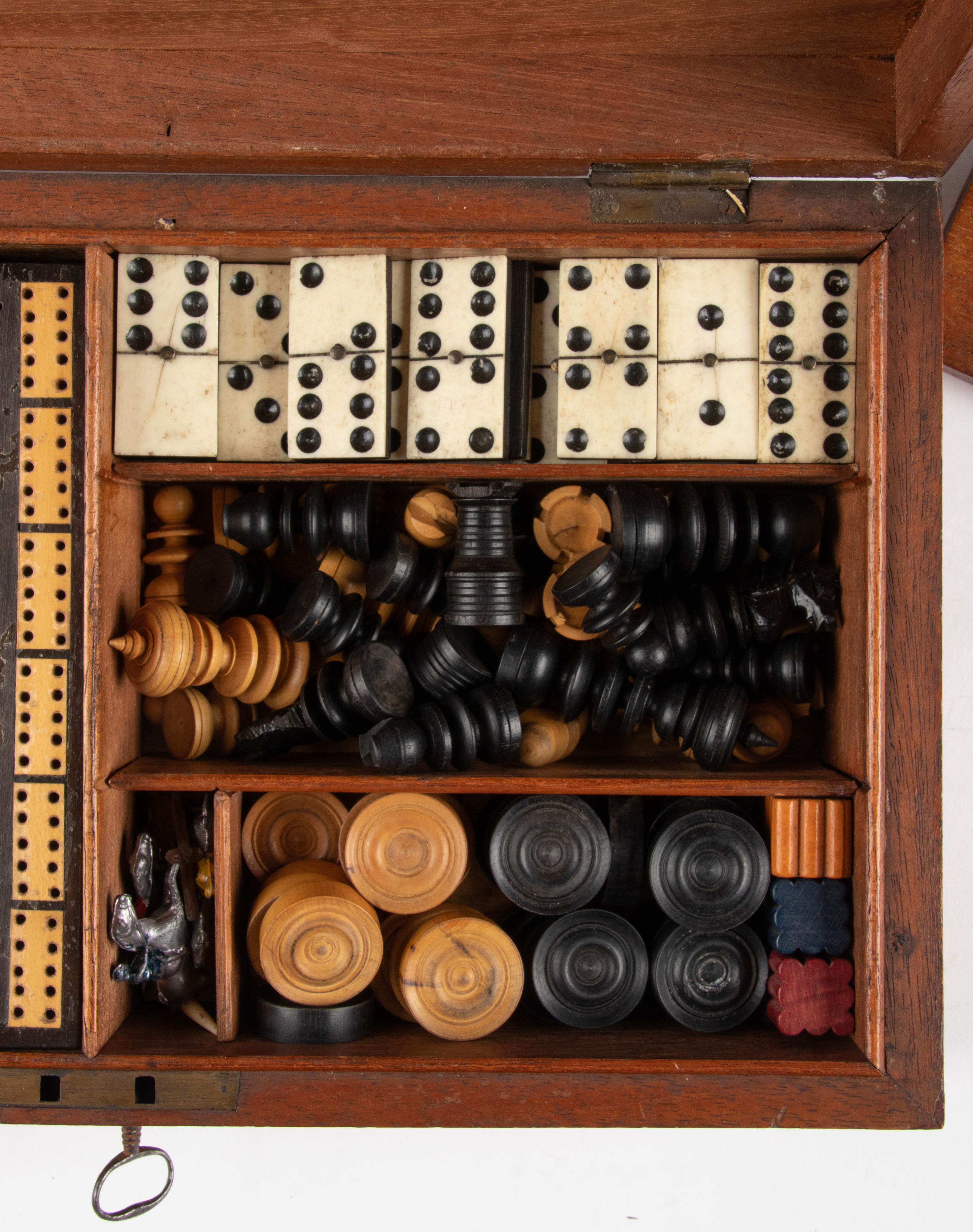 Caja de juego inglesa de finales del siglo XIX en venta 9