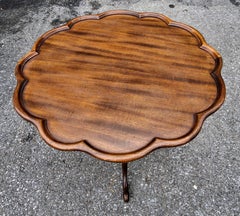 Ende des 19. Jahrhunderts Englischer Mahagoni-Tisch im George-III-Stil PieCrust Scalloped Tea Table