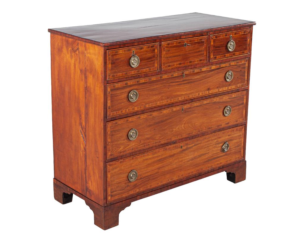 Fine XIX secolo Late 19th Century English Georgian Style Mahogany Chest of Drawers in vendita