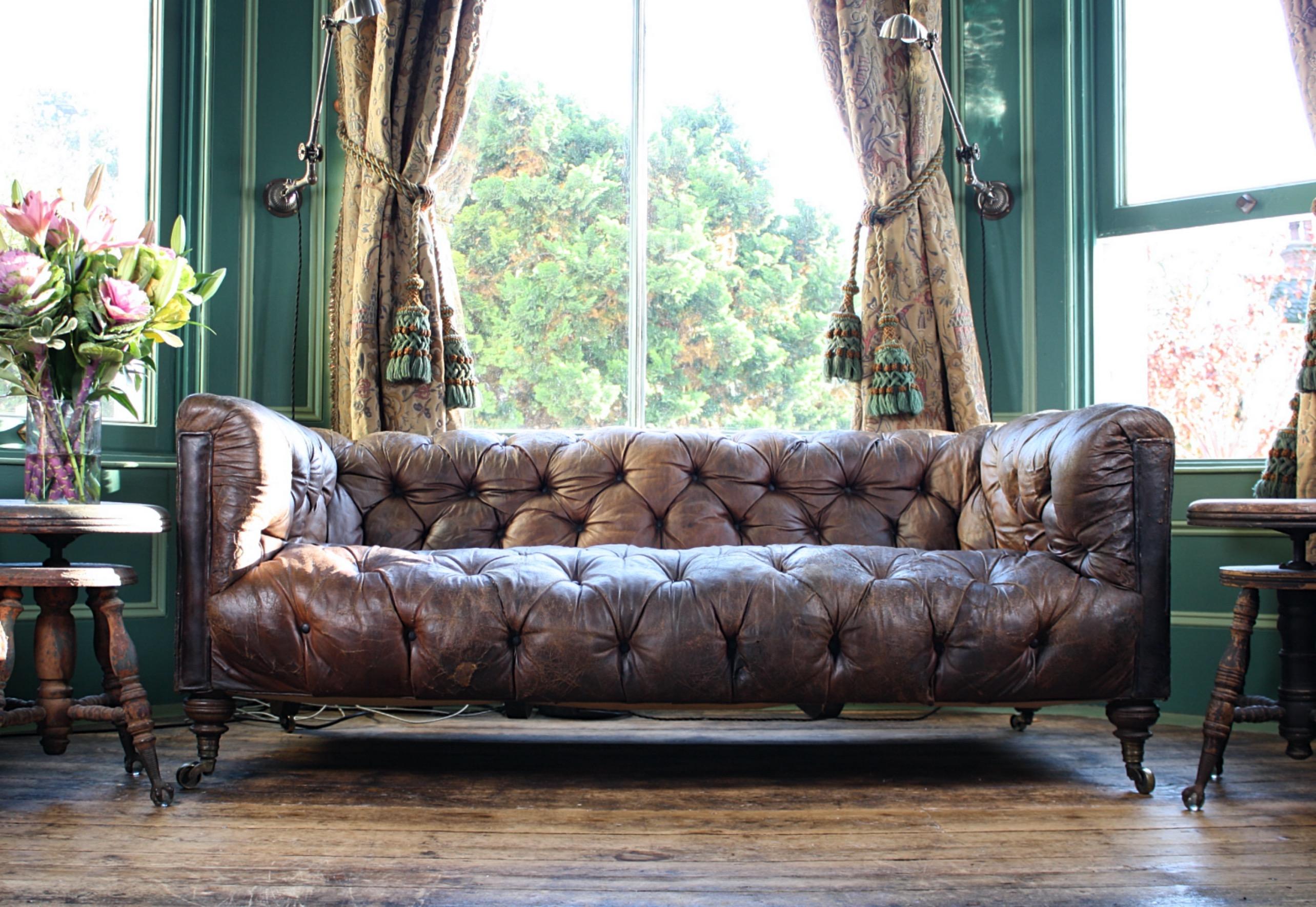Late 19th Century English Howard and Sons Brown Leather Chesterfield Sofa, 1880  8