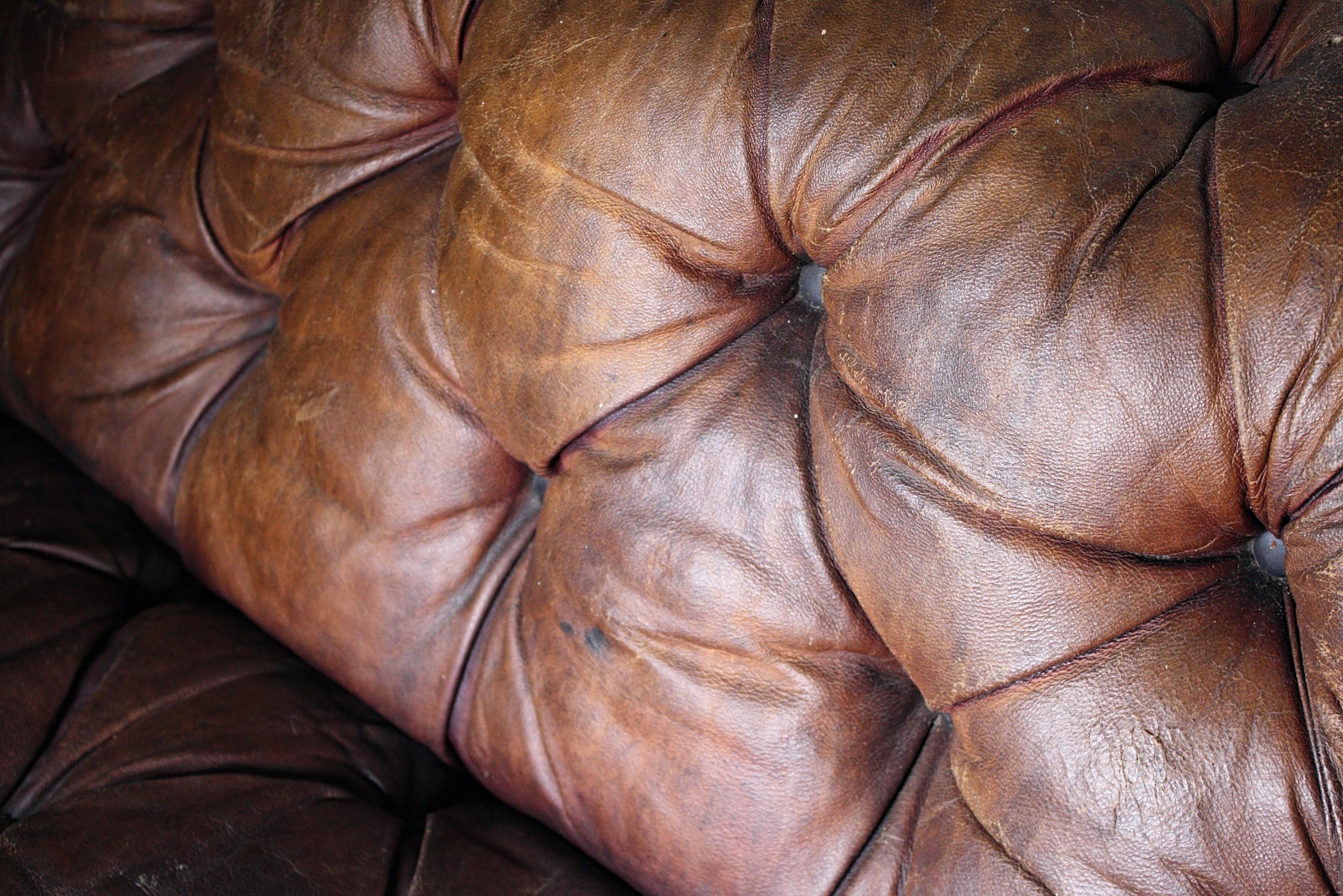 Late 19th Century English Howard and Sons Brown Leather Chesterfield Sofa, 1880  9
