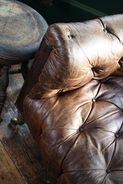 Late 19th Century English Howard and Sons Brown Leather Chesterfield Sofa, 1880