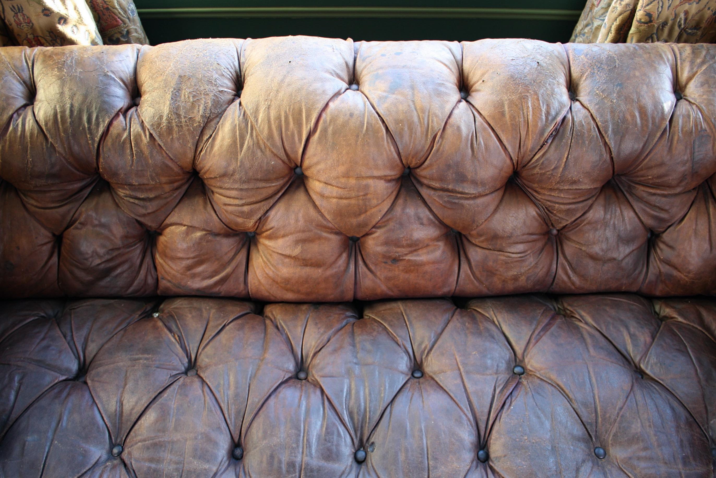 Late 19th Century English Howard and Sons Brown Leather Chesterfield Sofa, 1880  3