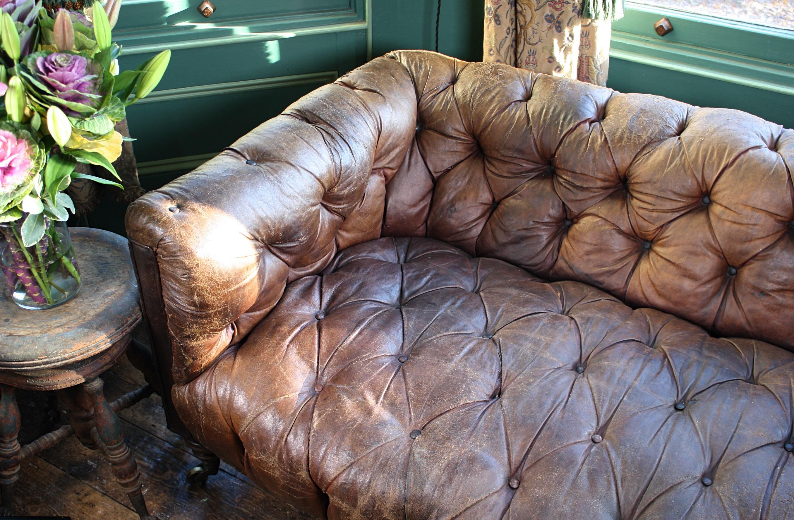 Late 19th Century English Howard and Sons Brown Leather Chesterfield Sofa, 1880  4