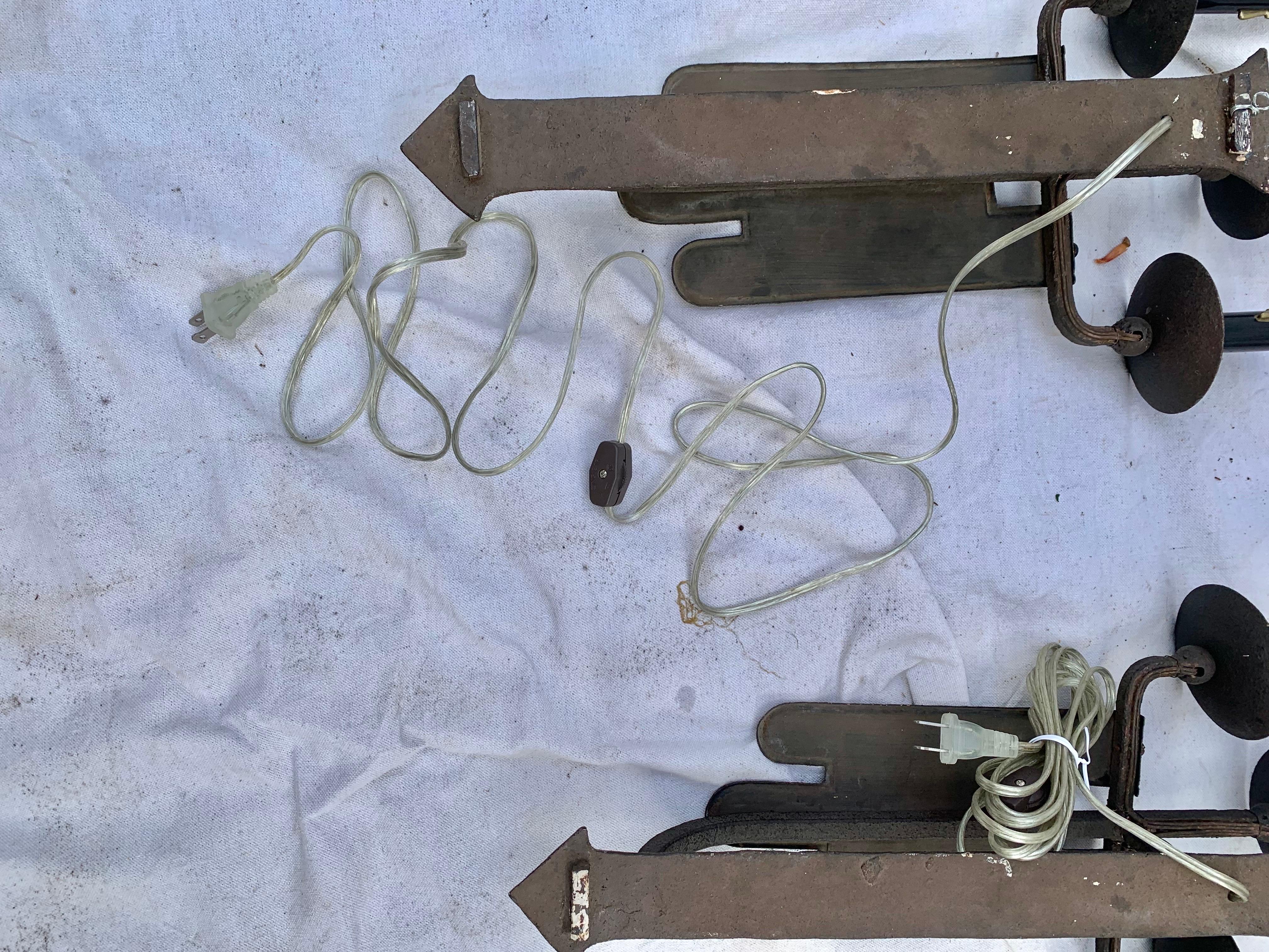 Coppia di appliques in ferro della fine del XIX secolo in vendita 4