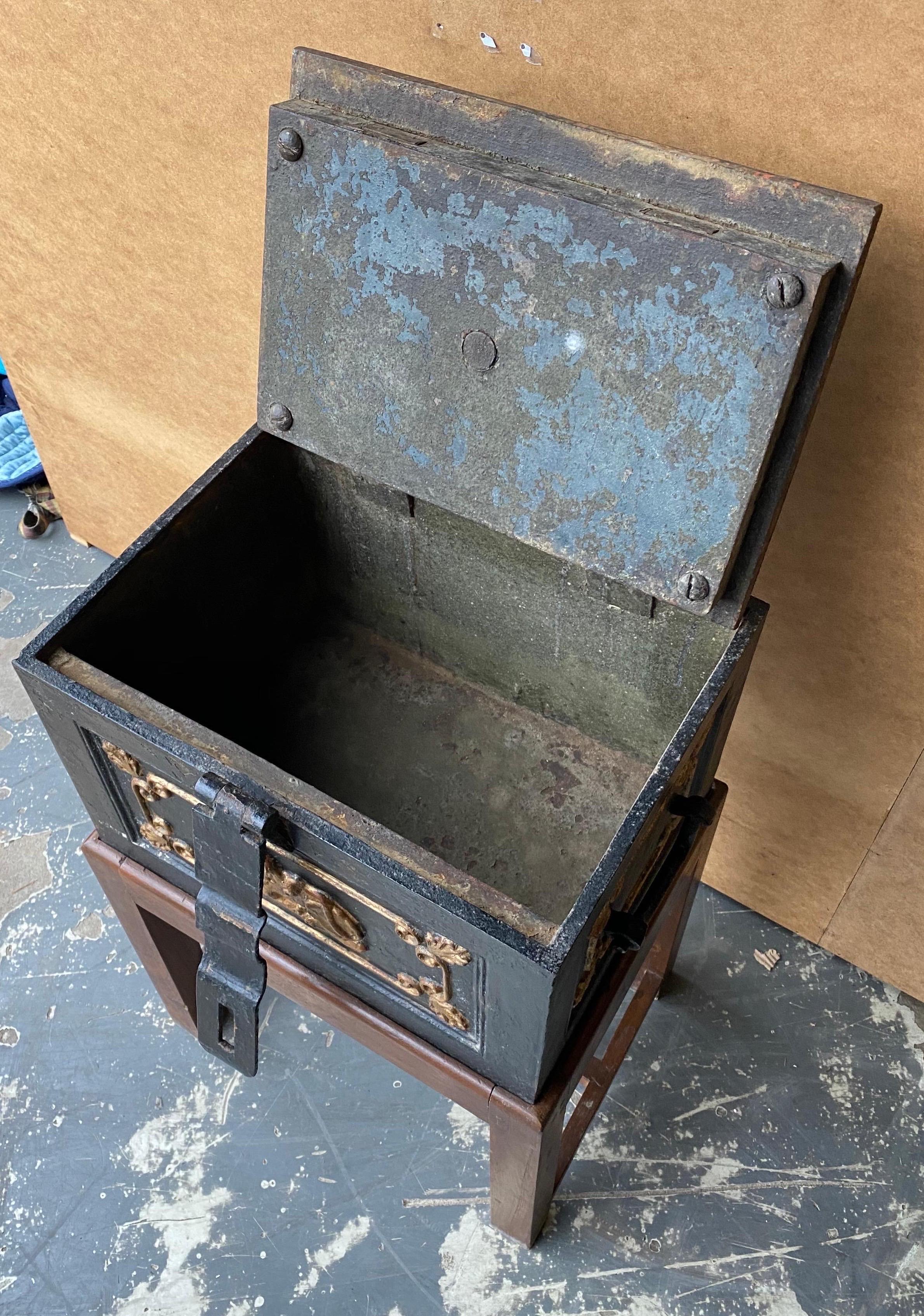 Late 19th Century English Iron Strongbox on Stand as a Table with Key For Sale 6