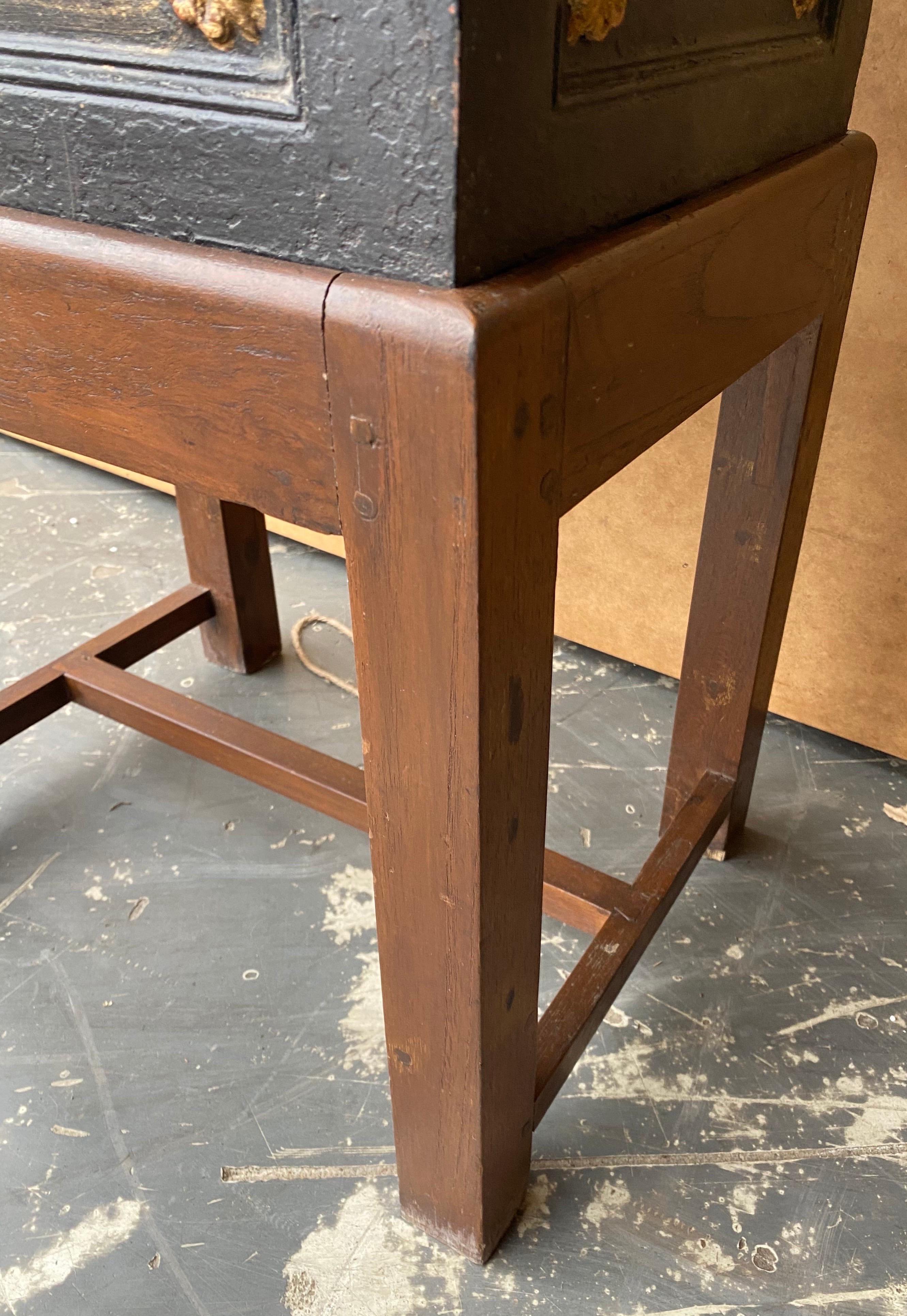 Late 19th Century English Iron Strongbox on Stand as a Table with Key For Sale 7