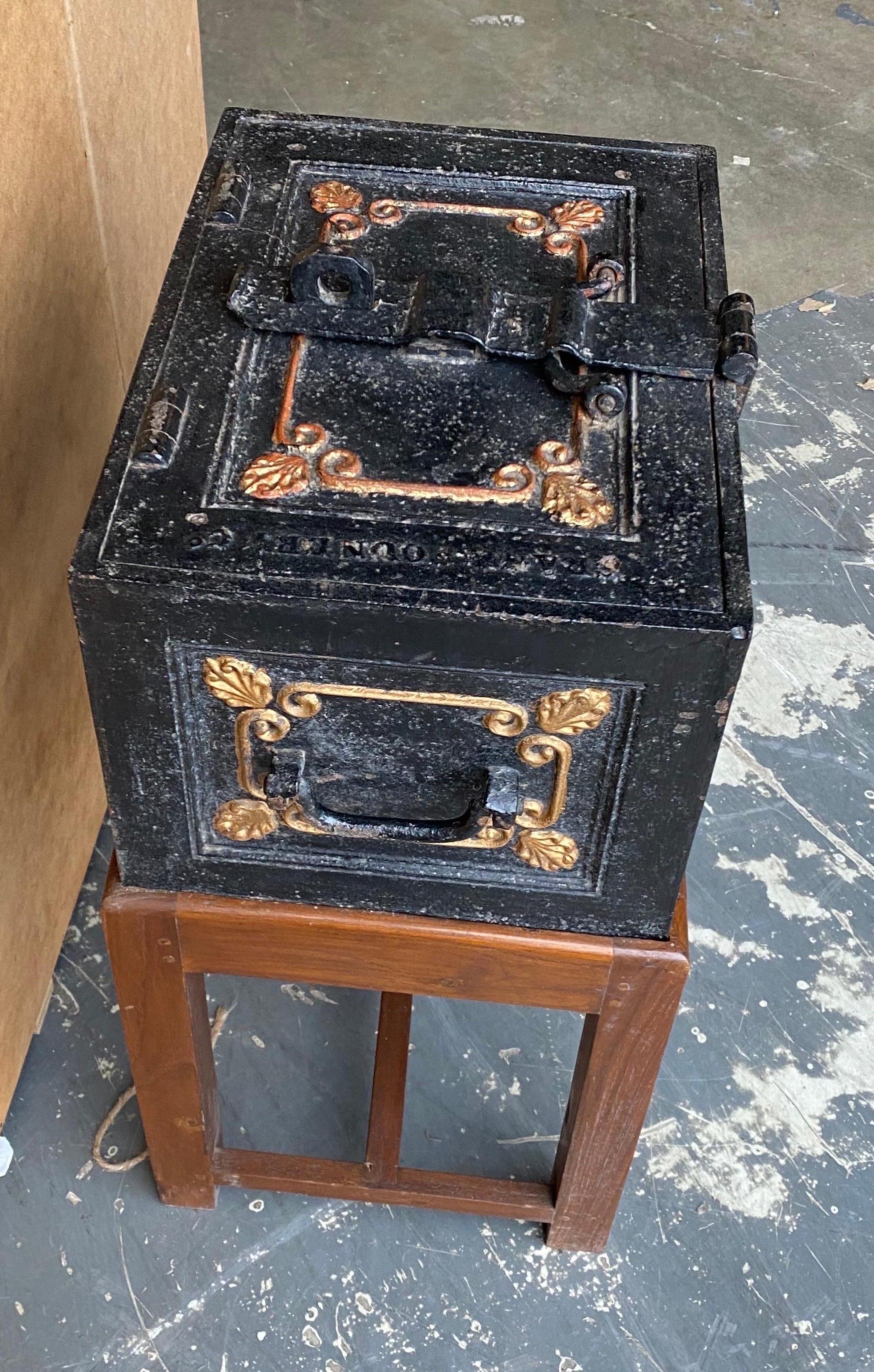 Late 19th Century English Iron Strongbox on Stand as a Table with Key In Good Condition For Sale In Charleston, SC