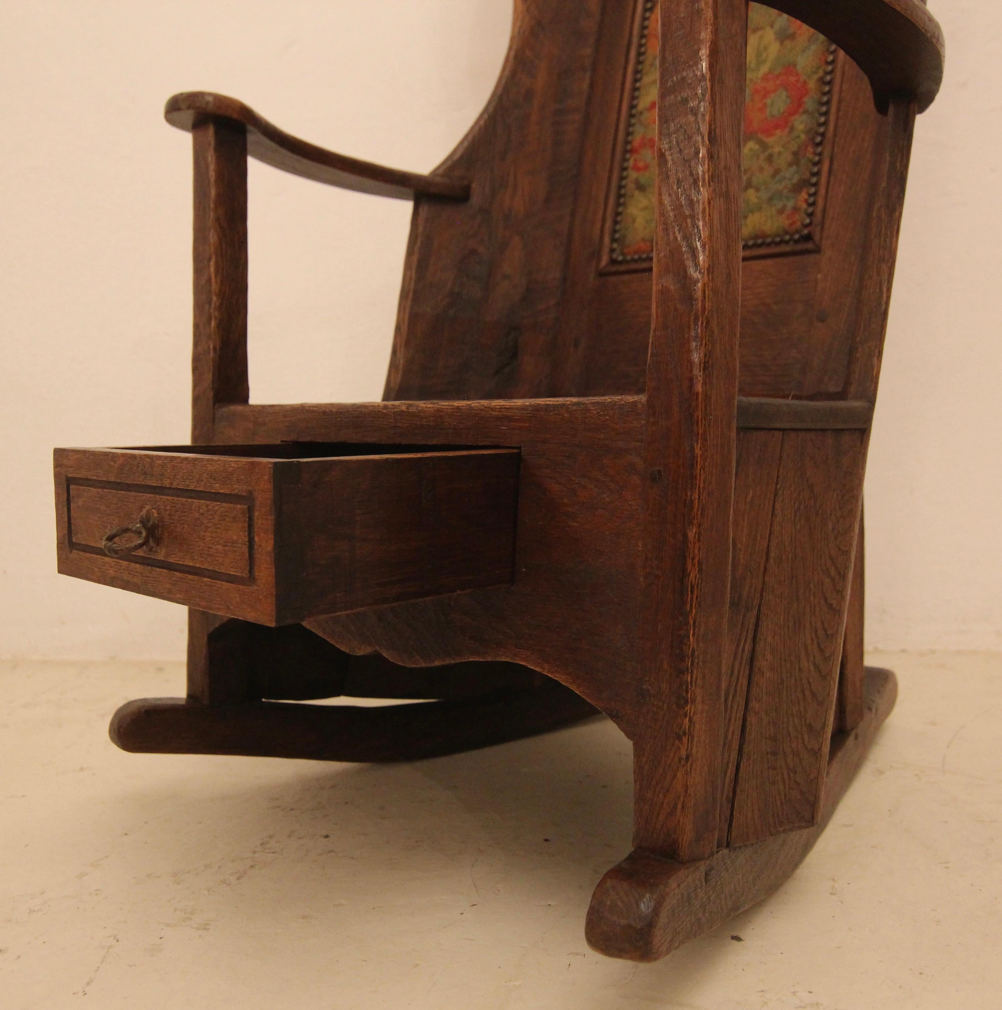 Late 19th Century English Lambing Chair For Sale 13