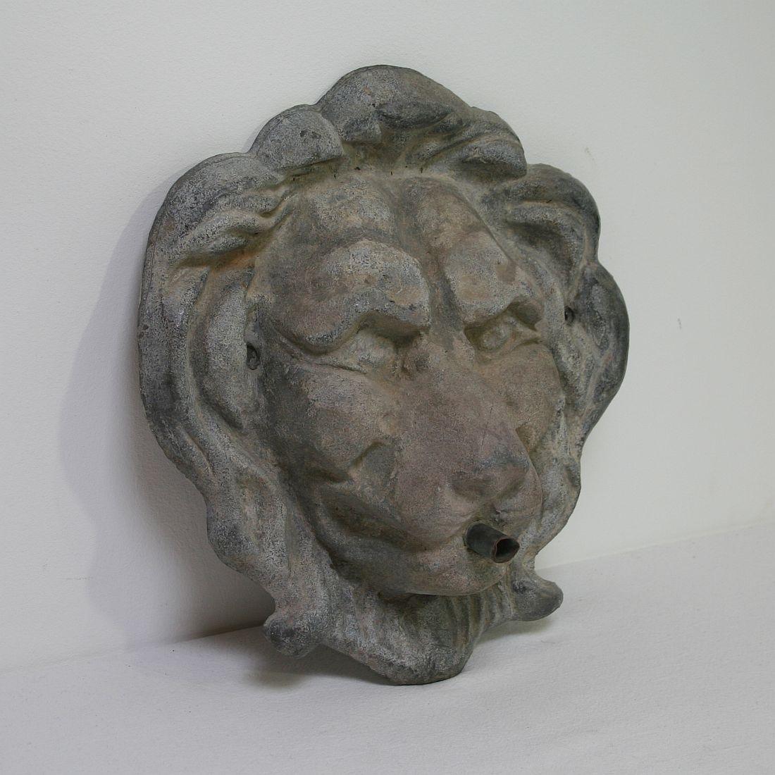 Late 19th Century English Lead Lion Fountain Head In Good Condition In Buisson, FR