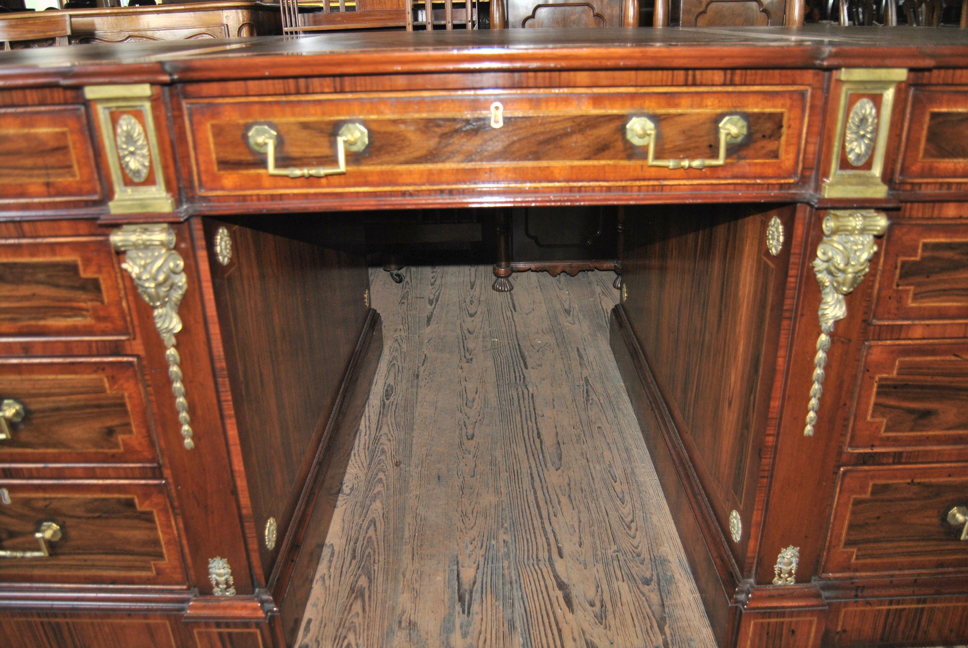 Late 19th Century English Mahogany and Rosewood Partners Desk For Sale 1