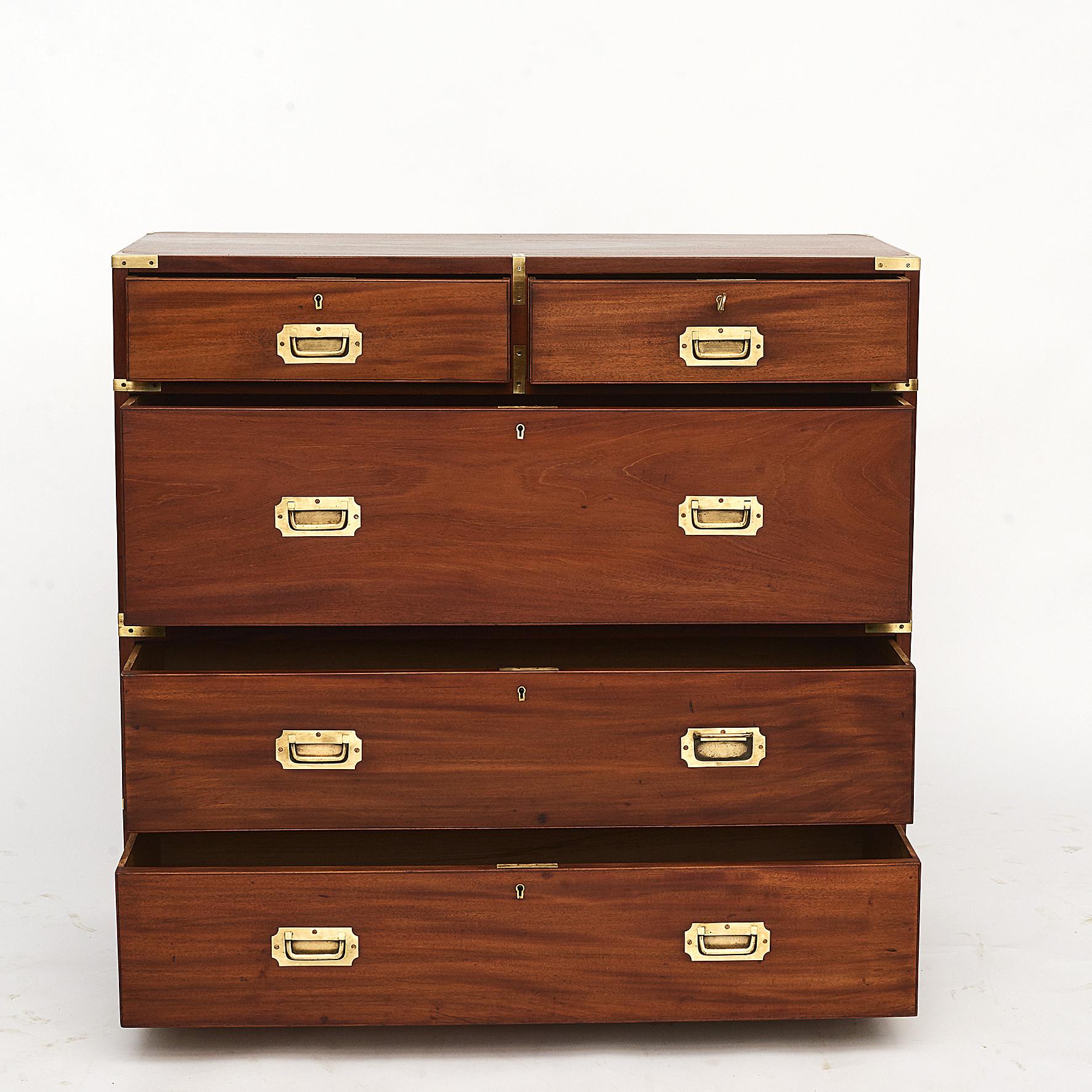 English Military Campaign chest of drawers in solid teak wood with original brass fittings. In two sections.
Carefully restored and in fine condition.
England late 19th century.