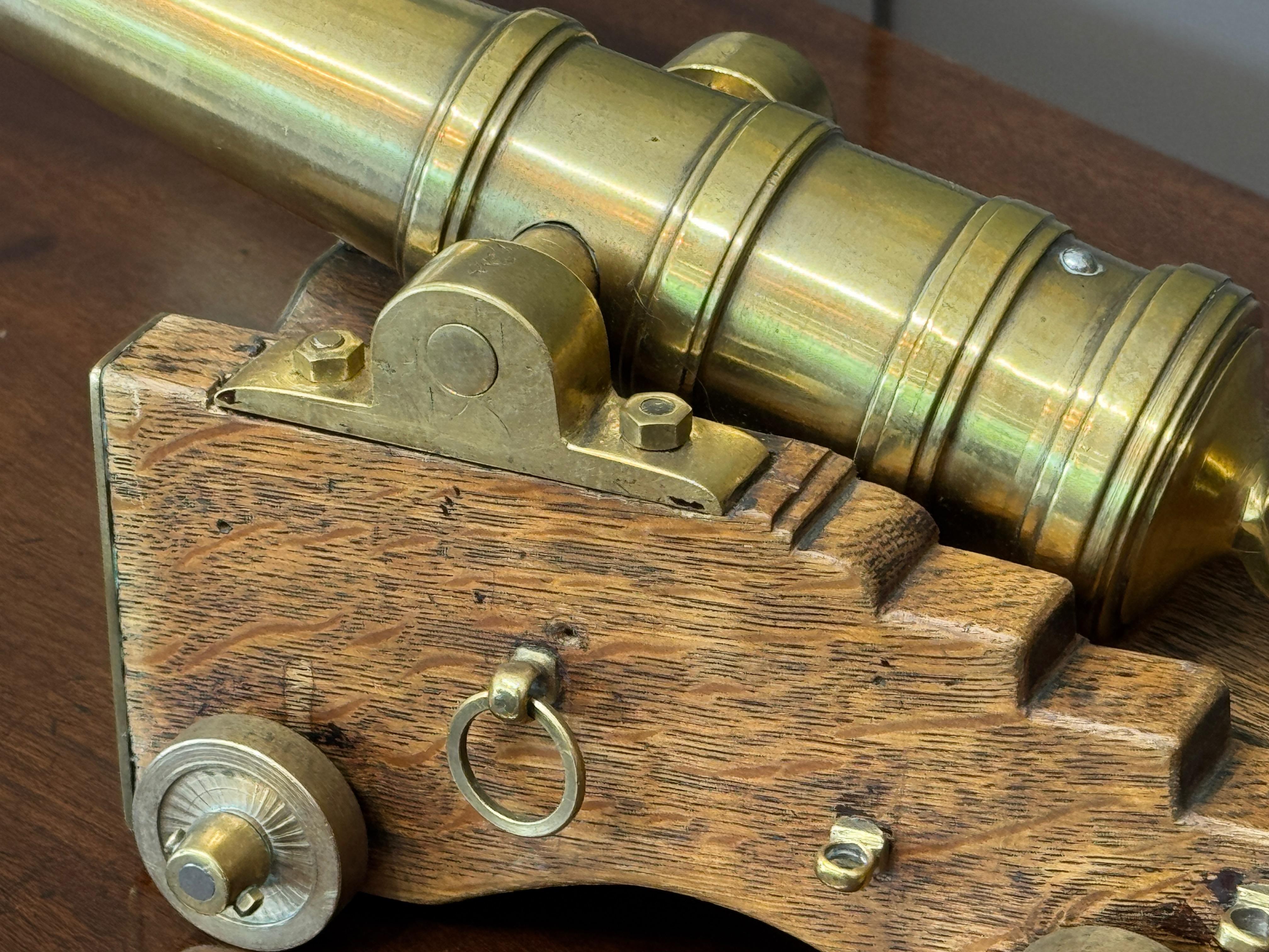 Cannone in miniatura in Oak e ottone della fine del XIX secolo In condizioni buone in vendita a Charlottesville, VA