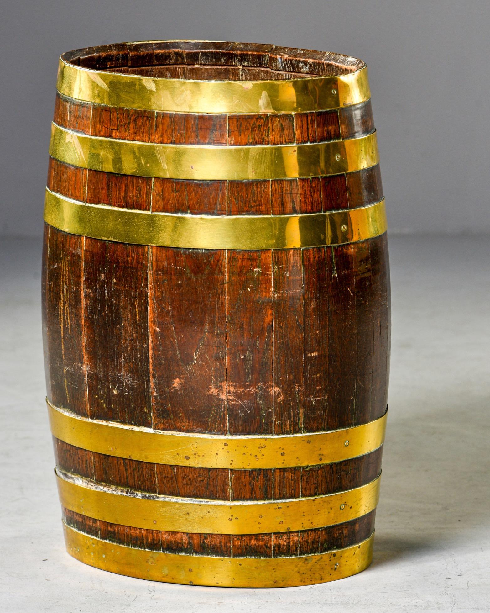 Late 19th Century English Oak Barrel with Brass Bands For Sale 3