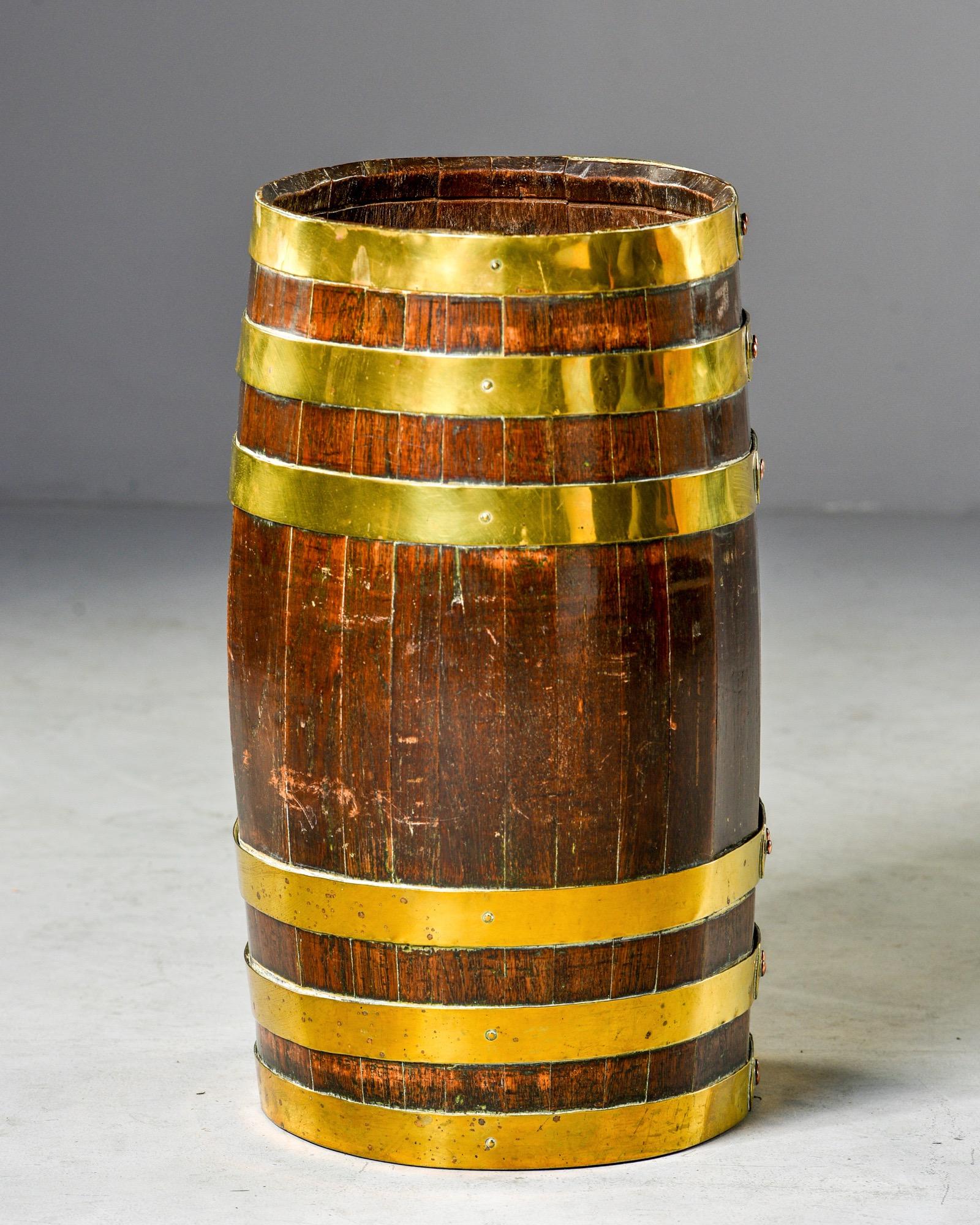 Late 19th Century English Oak Barrel with Brass Bands For Sale 4