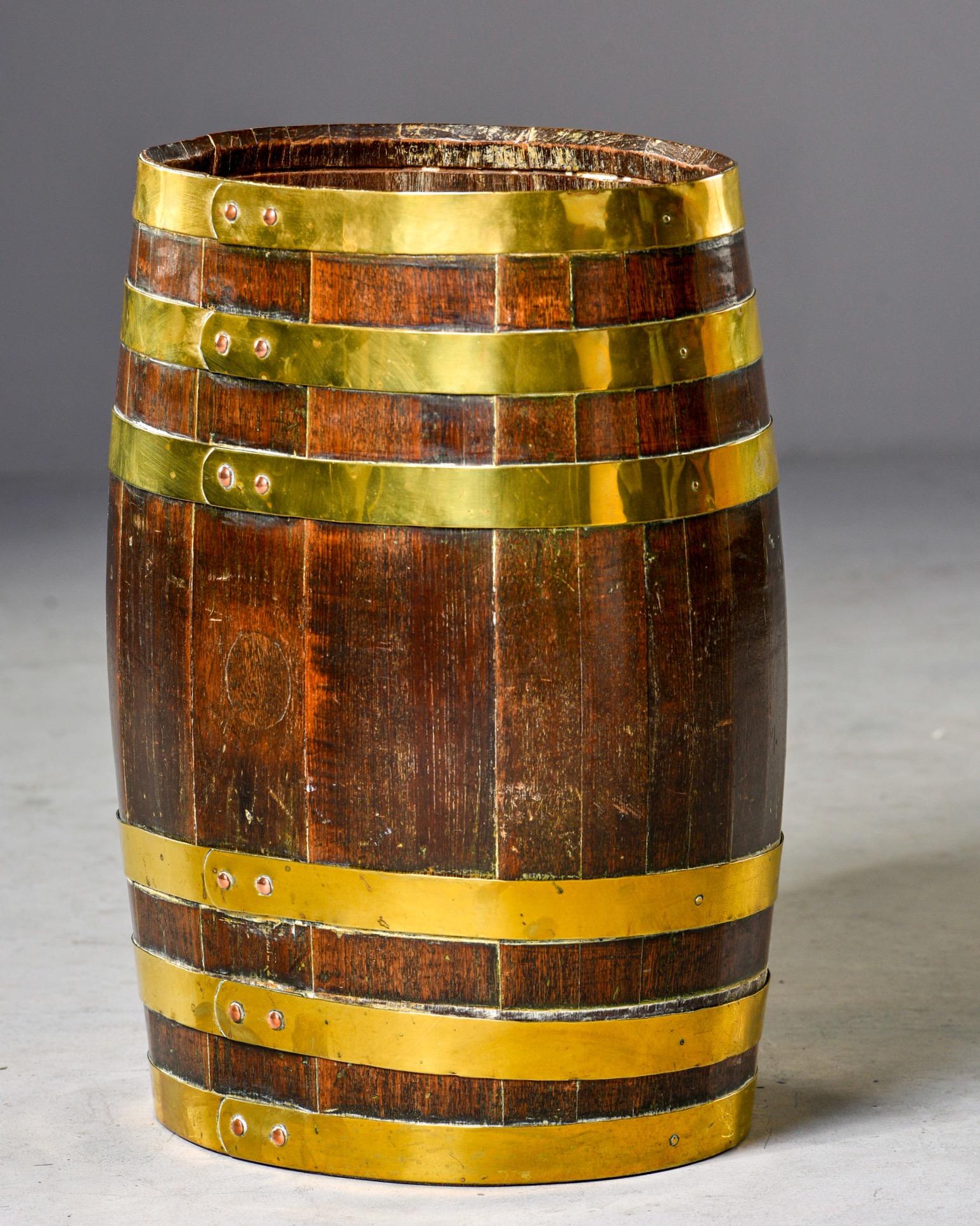 Late 19th Century English Oak Barrel with Brass Bands For Sale 6