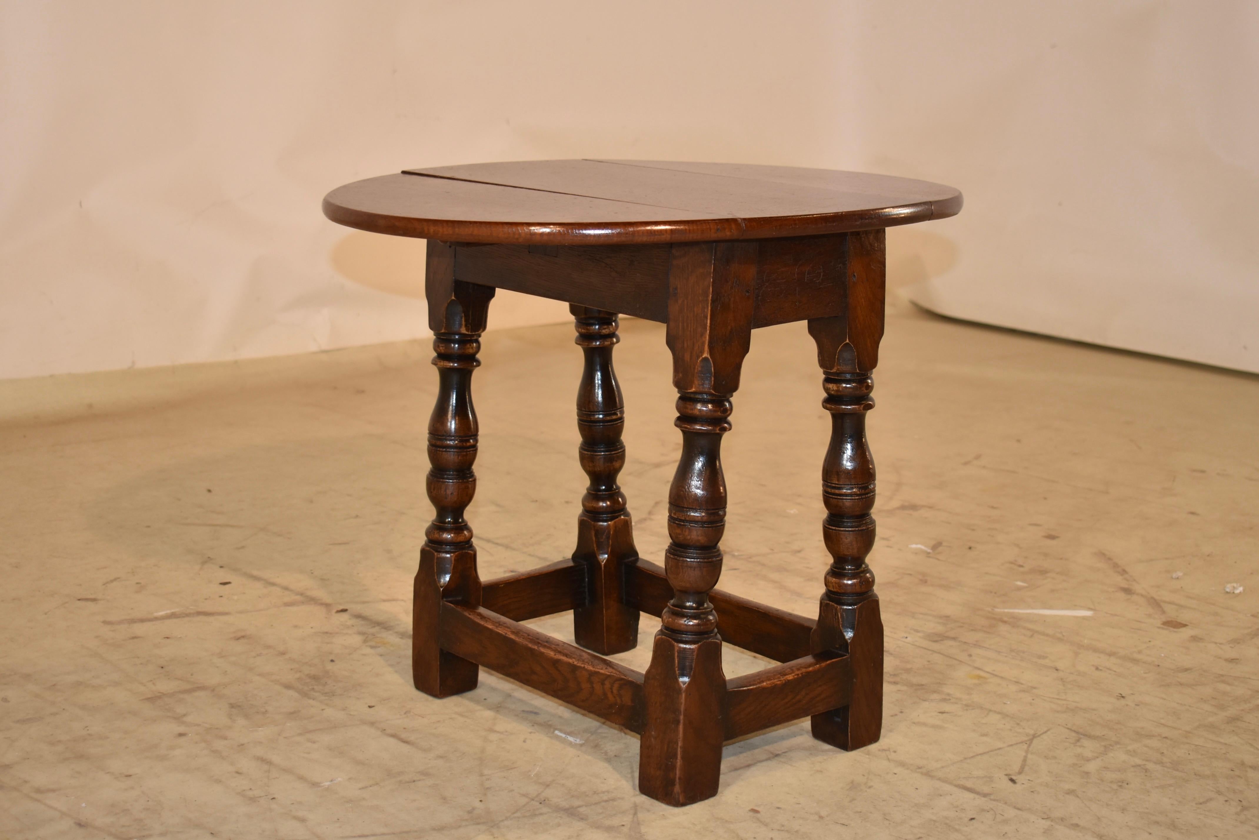 Victorien Table d'appoint en chêne anglais de la fin du XIXe siècle à feuilles tombantes en vente