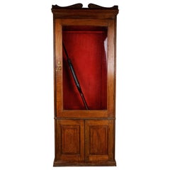 Antique Late 19th Century English Oak Gun Cabinet to Hold 6 Guns