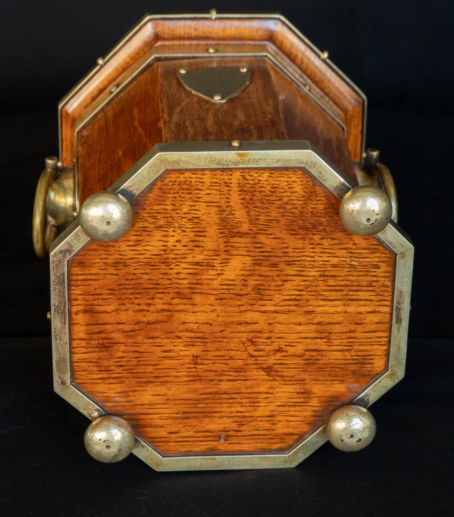 Late 19th Century English Oak Octagonal Humidor with Silver Mounts In Good Condition For Sale In San Francisco, CA