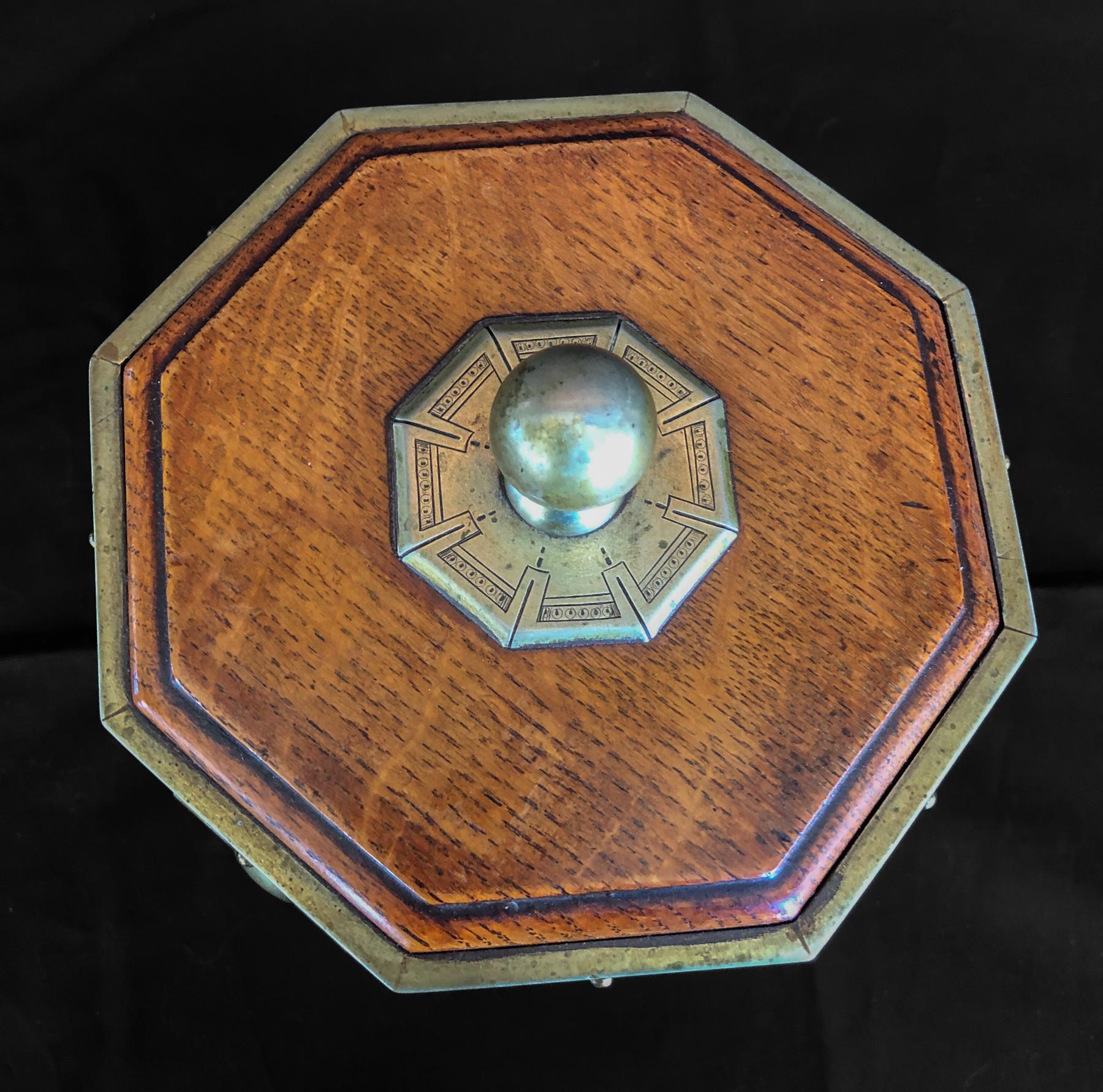 Late 19th Century English Oak Octagonal Humidor with Silver Mounts For Sale 2