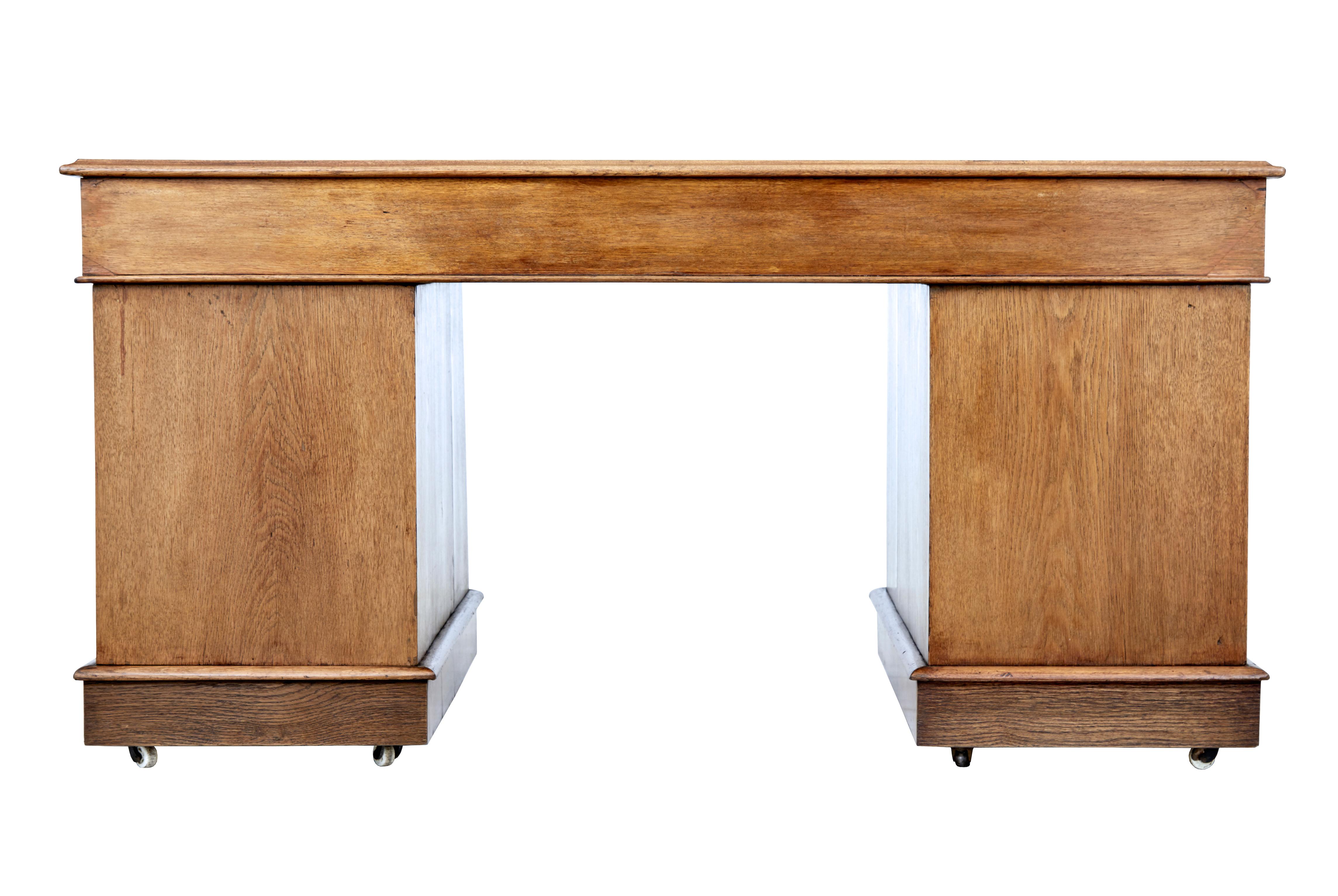 Late 19th Century English Oak Pedestal Desk In Good Condition In Debenham, Suffolk
