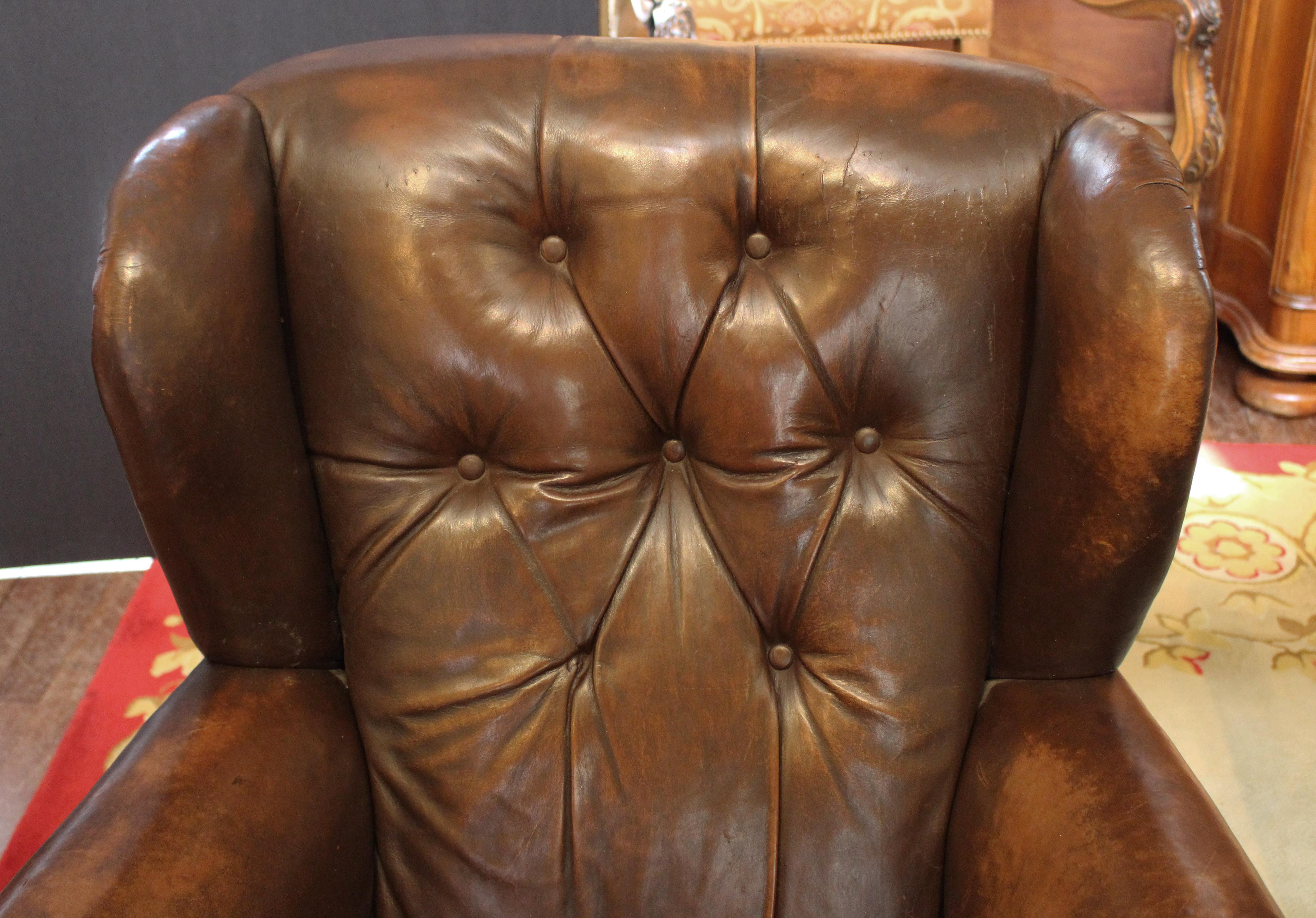 Late 19th Century English Pair of Leather Club Chairs For Sale 11