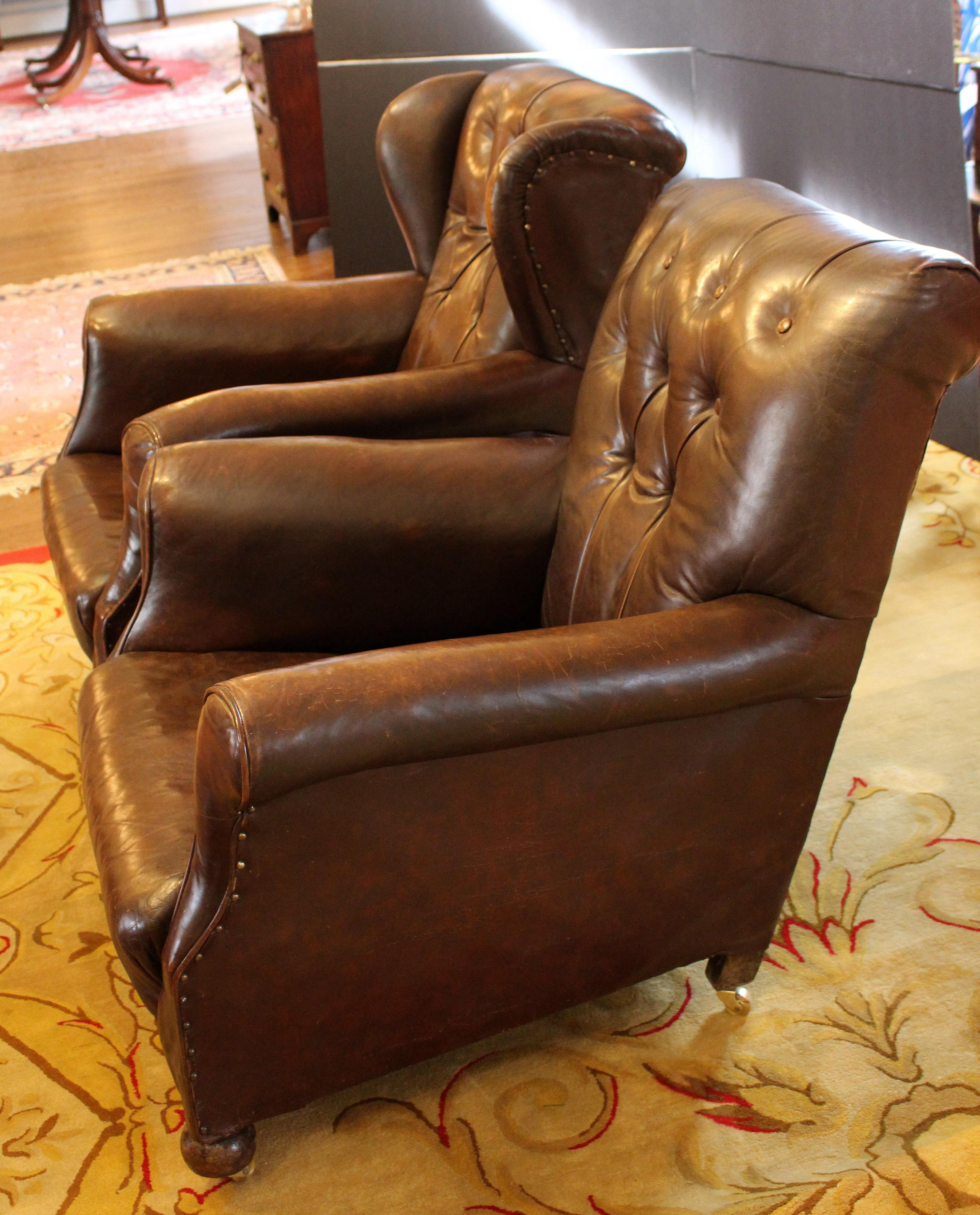 Late 19th Century English Pair of Leather Club Chairs In Good Condition For Sale In Chapel Hill, NC