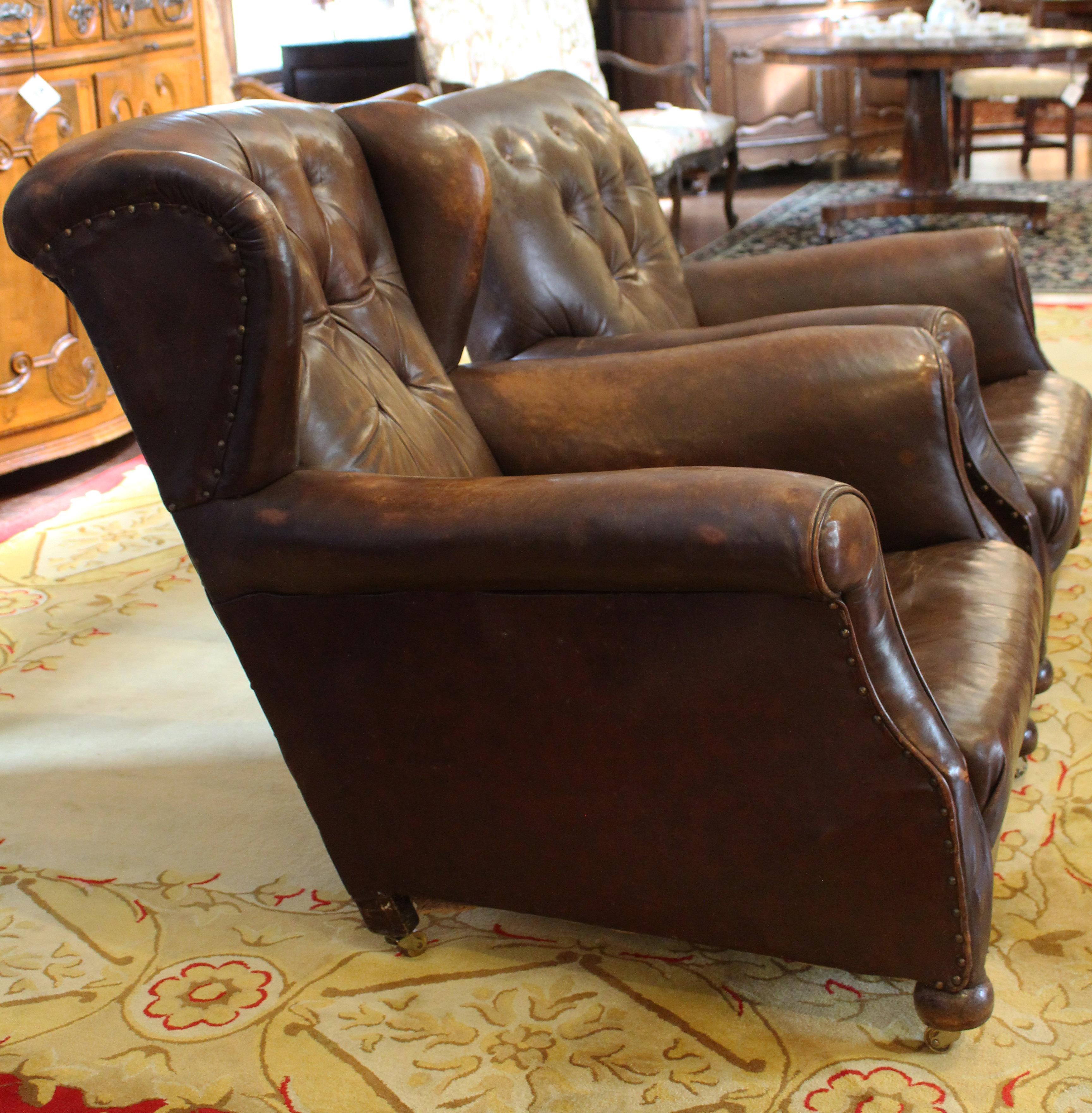 Late 19th Century English Pair of Leather Club Chairs For Sale 1