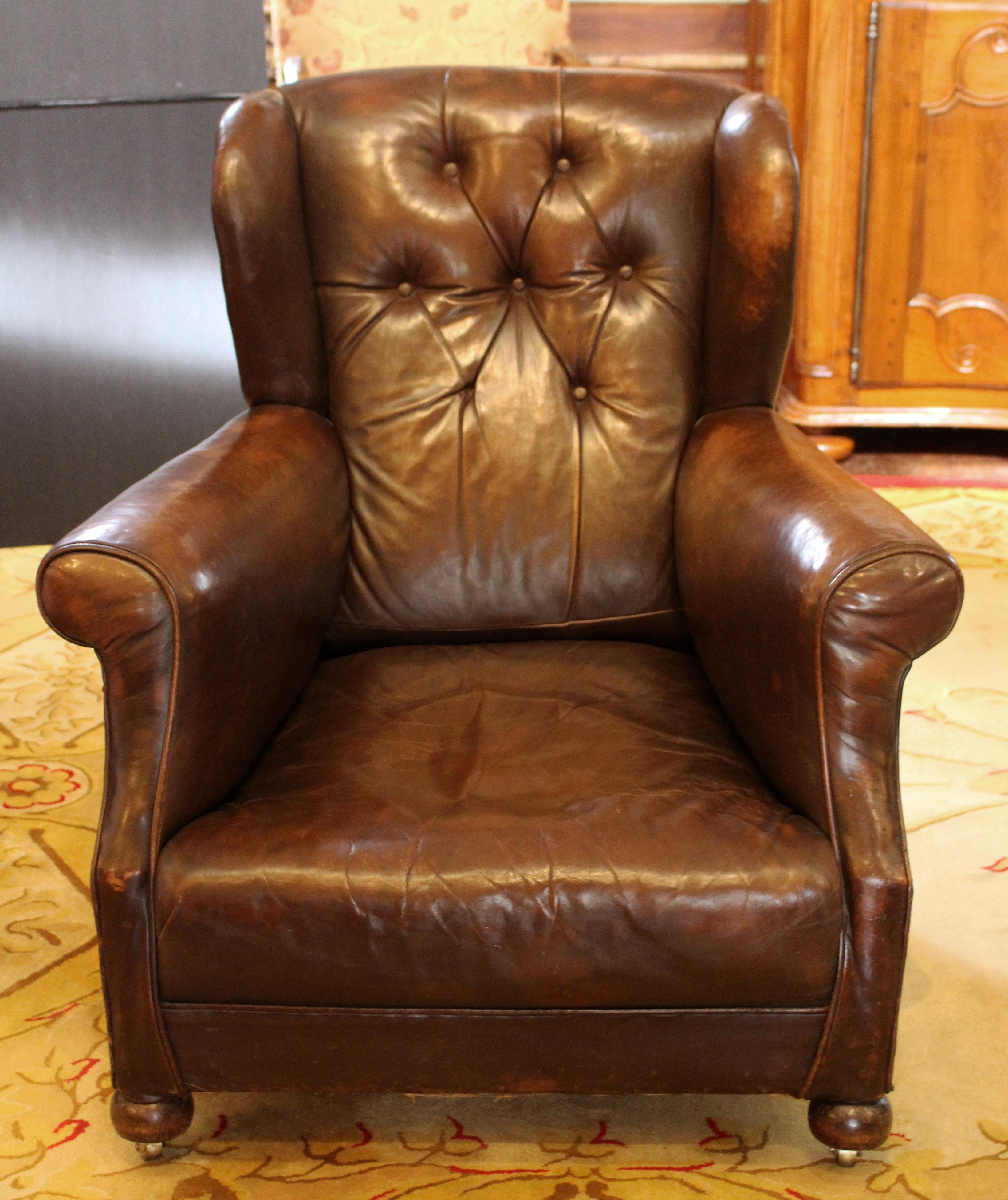 Late 19th Century English Pair of Leather Club Chairs For Sale 4