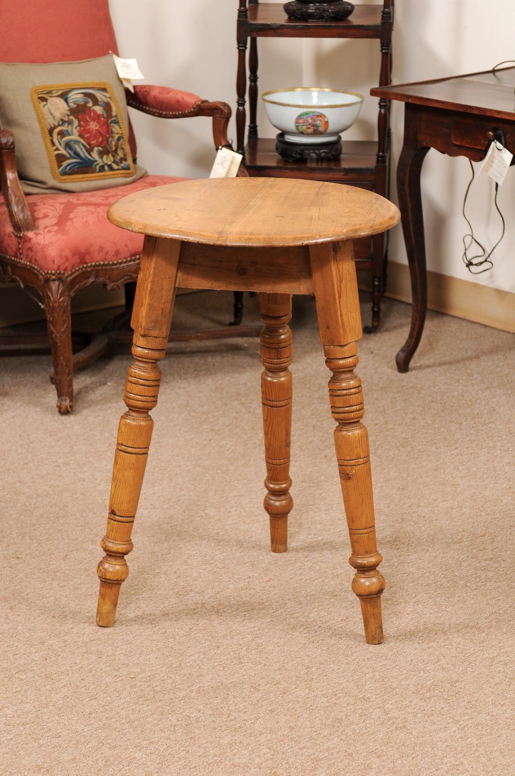  Late 19th Century English Pine Cricket Table with Turned Legs For Sale 8