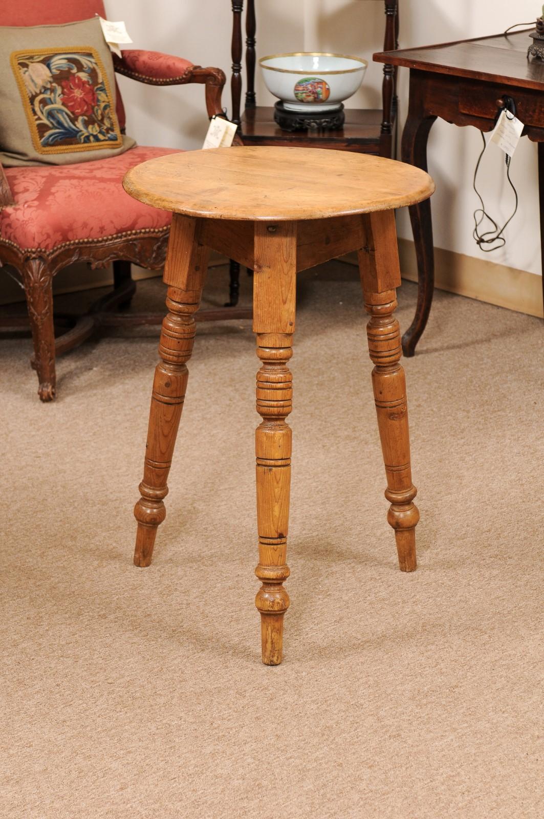  Late 19th Century English Pine Cricket Table with Turned Legs For Sale 9