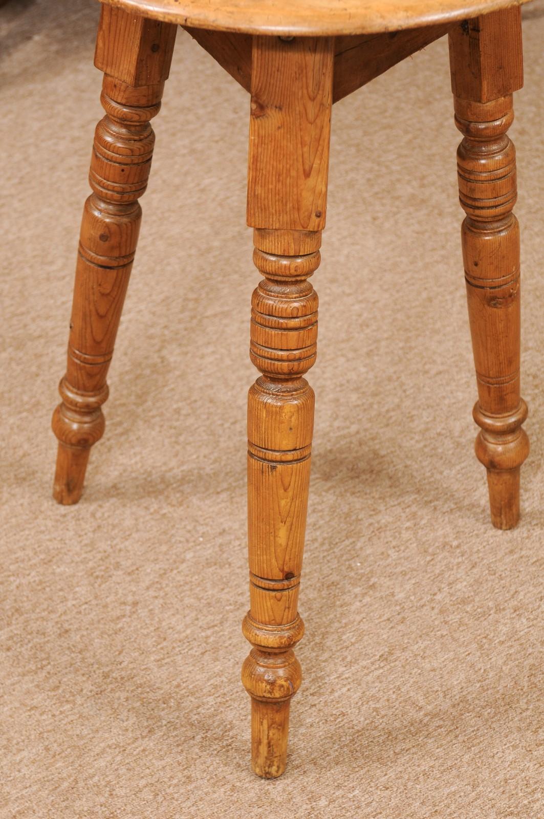 Late 19th Century English Pine Cricket Table with Turned Legs For Sale 10