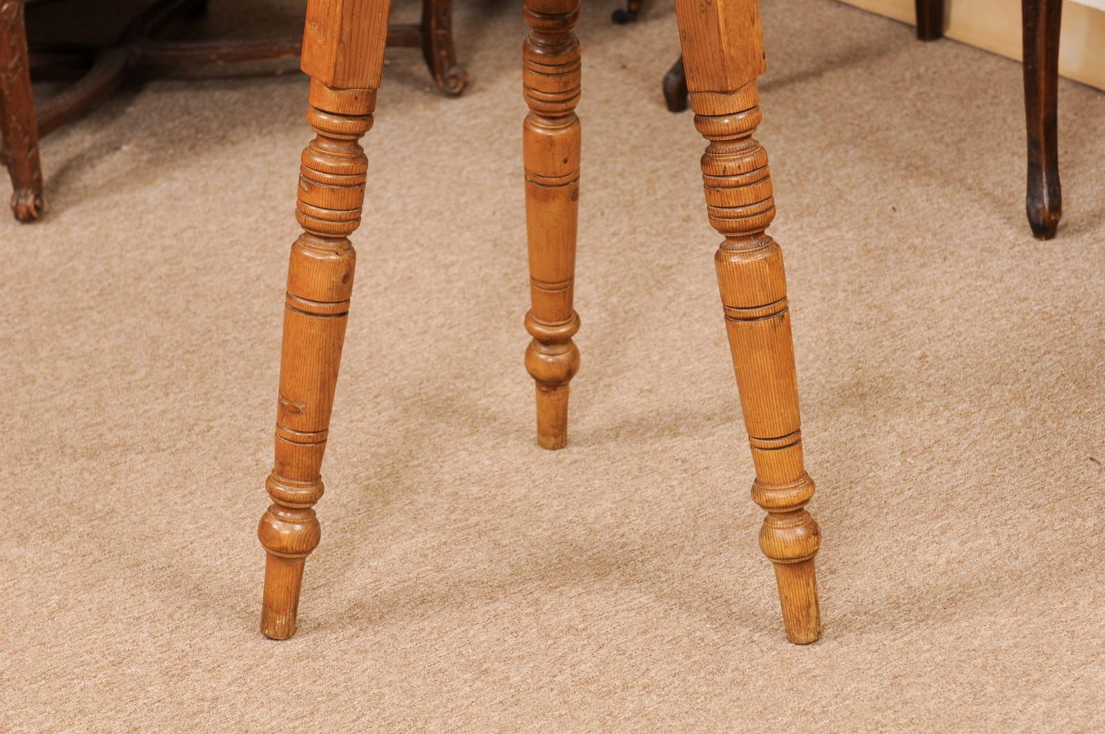  Late 19th Century English Pine Cricket Table with Turned Legs For Sale 2